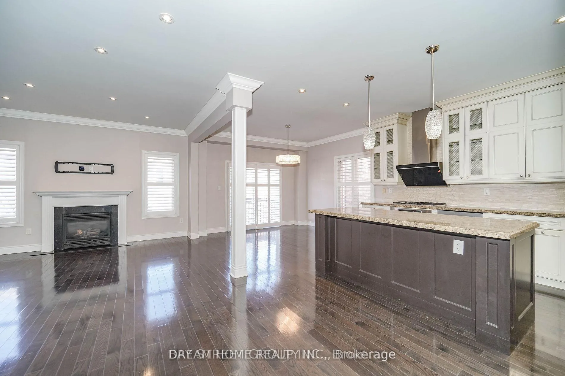 Photo 10 of 116 Foxwood Road, Vaughan, Patterson — HOMEH