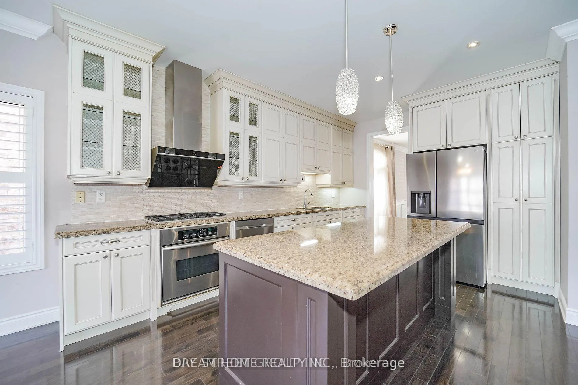 Photo 11 of 116 Foxwood Road, Vaughan, Patterson — HOMEH
