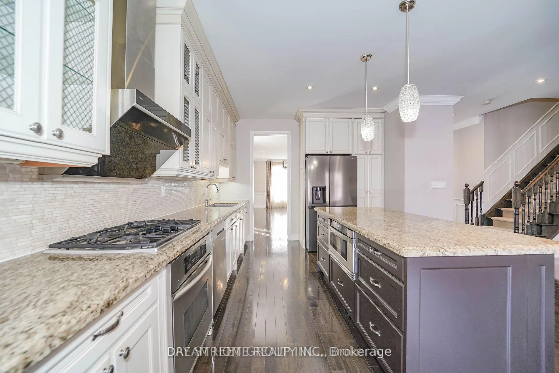 Photo 12 of 116 Foxwood Road, Vaughan, Patterson — HOMEH