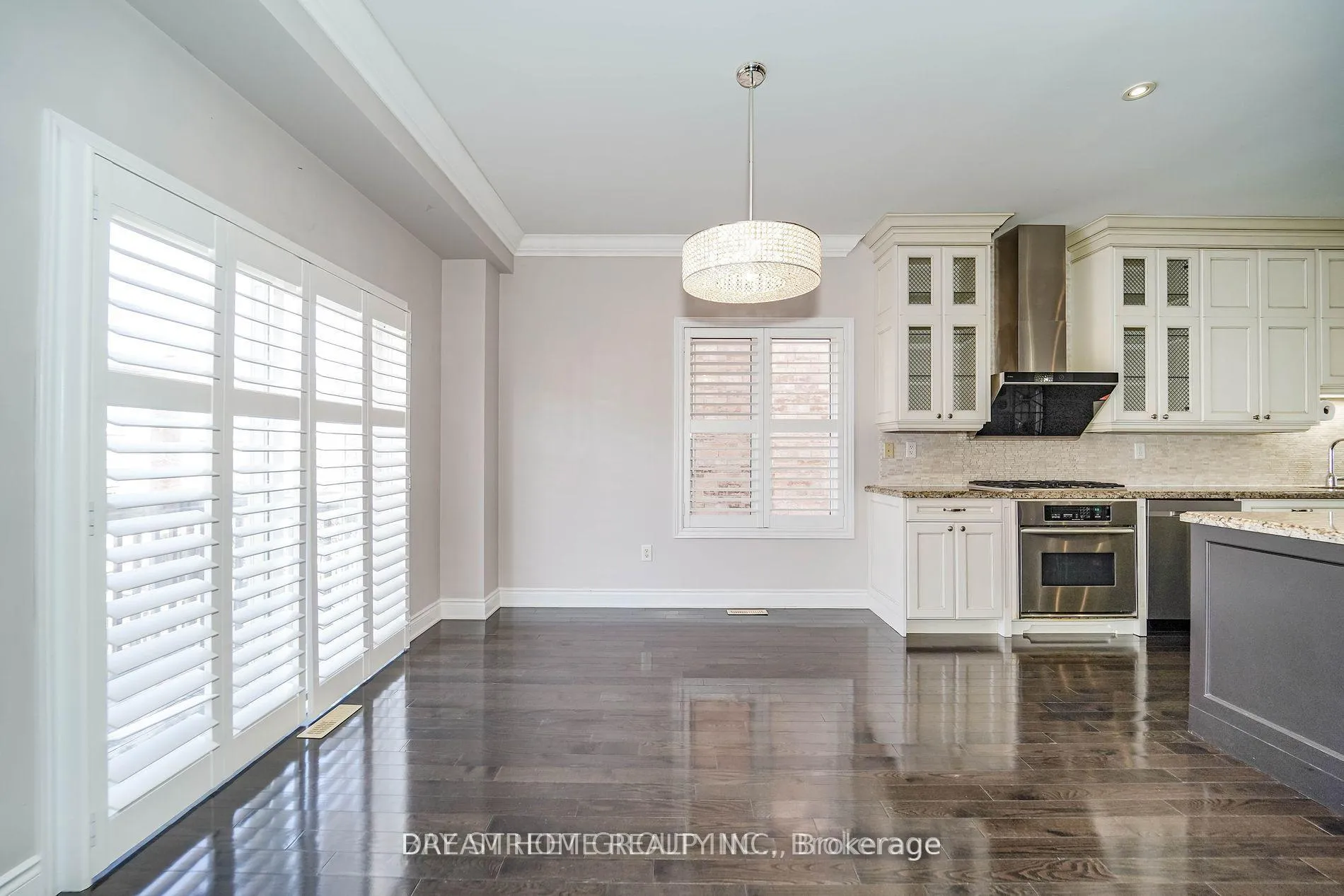 Photo 15 of 116 Foxwood Road, Vaughan, Patterson — HOMEH