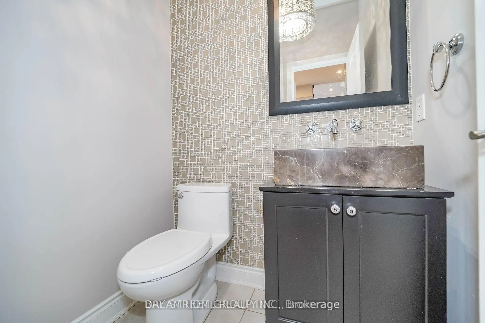 Photo 20 of 116 Foxwood Road, Vaughan, Patterson — HOMEH