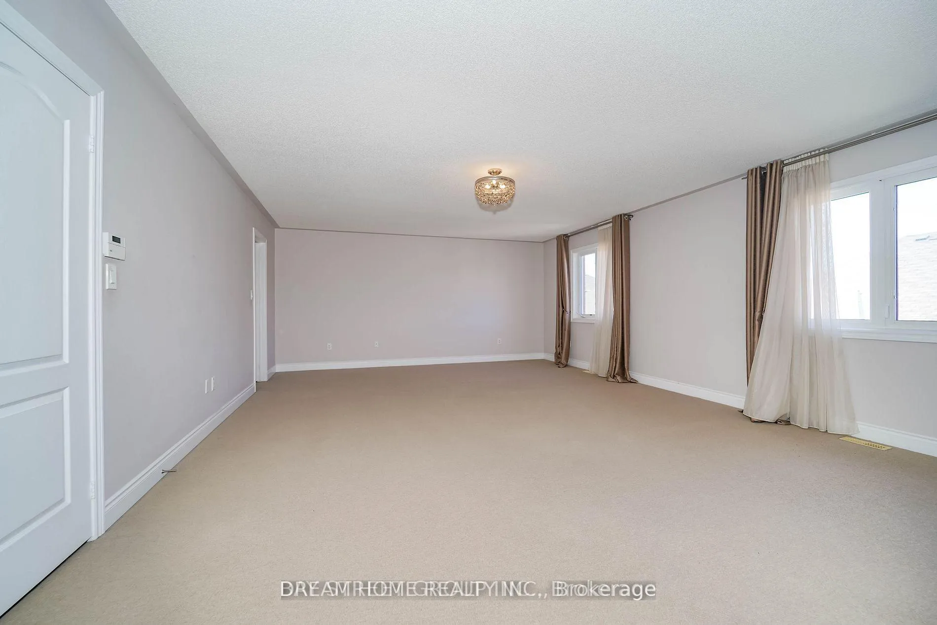 Photo 24 of 116 Foxwood Road, Vaughan, Patterson — HOMEH