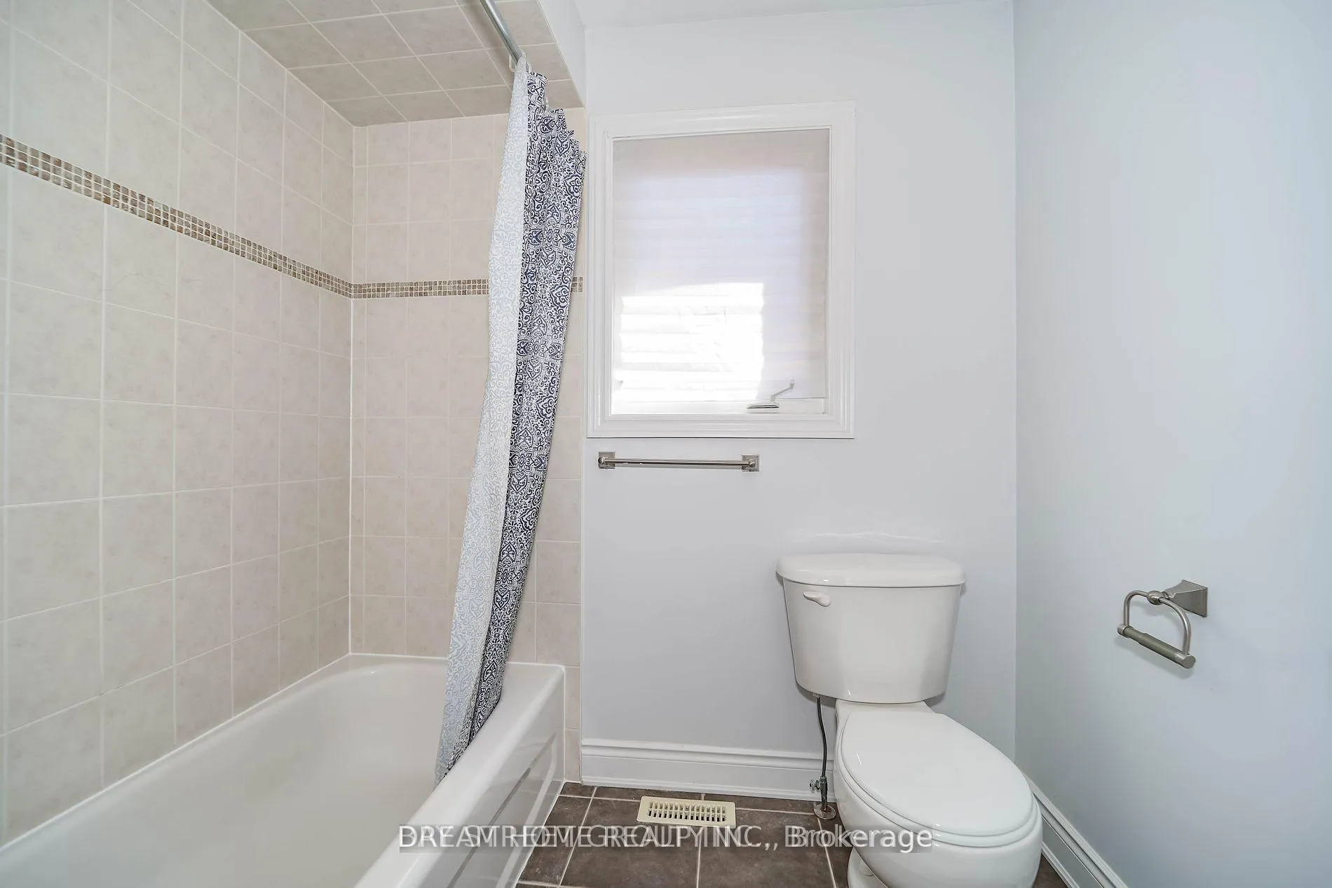 Photo 32 of 116 Foxwood Road, Vaughan, Patterson — HOMEH