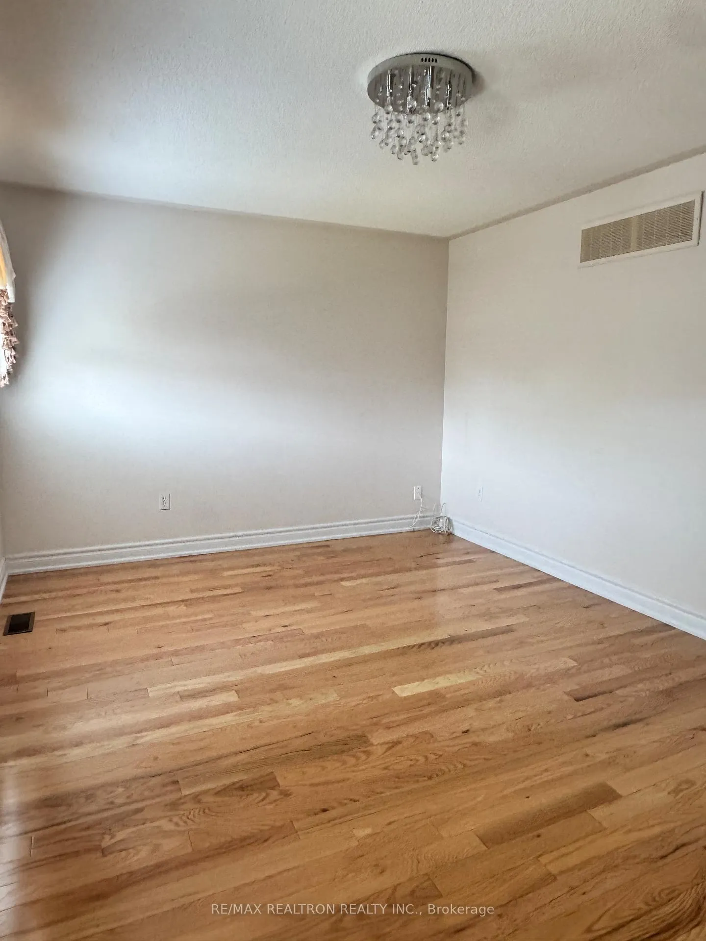 Photo 2 of 42 Appleview Road, Markham, Greensborough — HOMEH