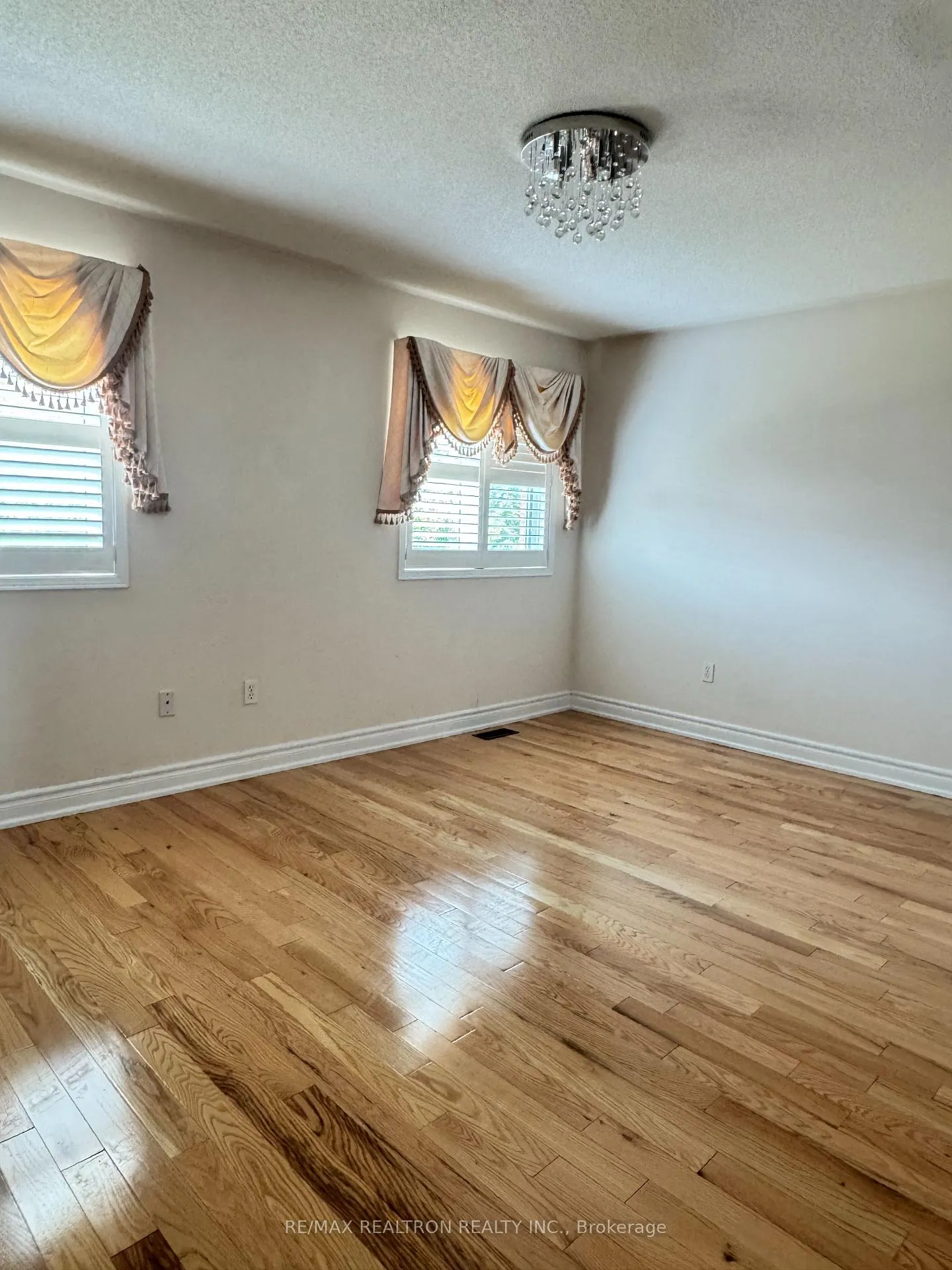 Photo 7 of 42 Appleview Road, Markham, Greensborough — HOMEH