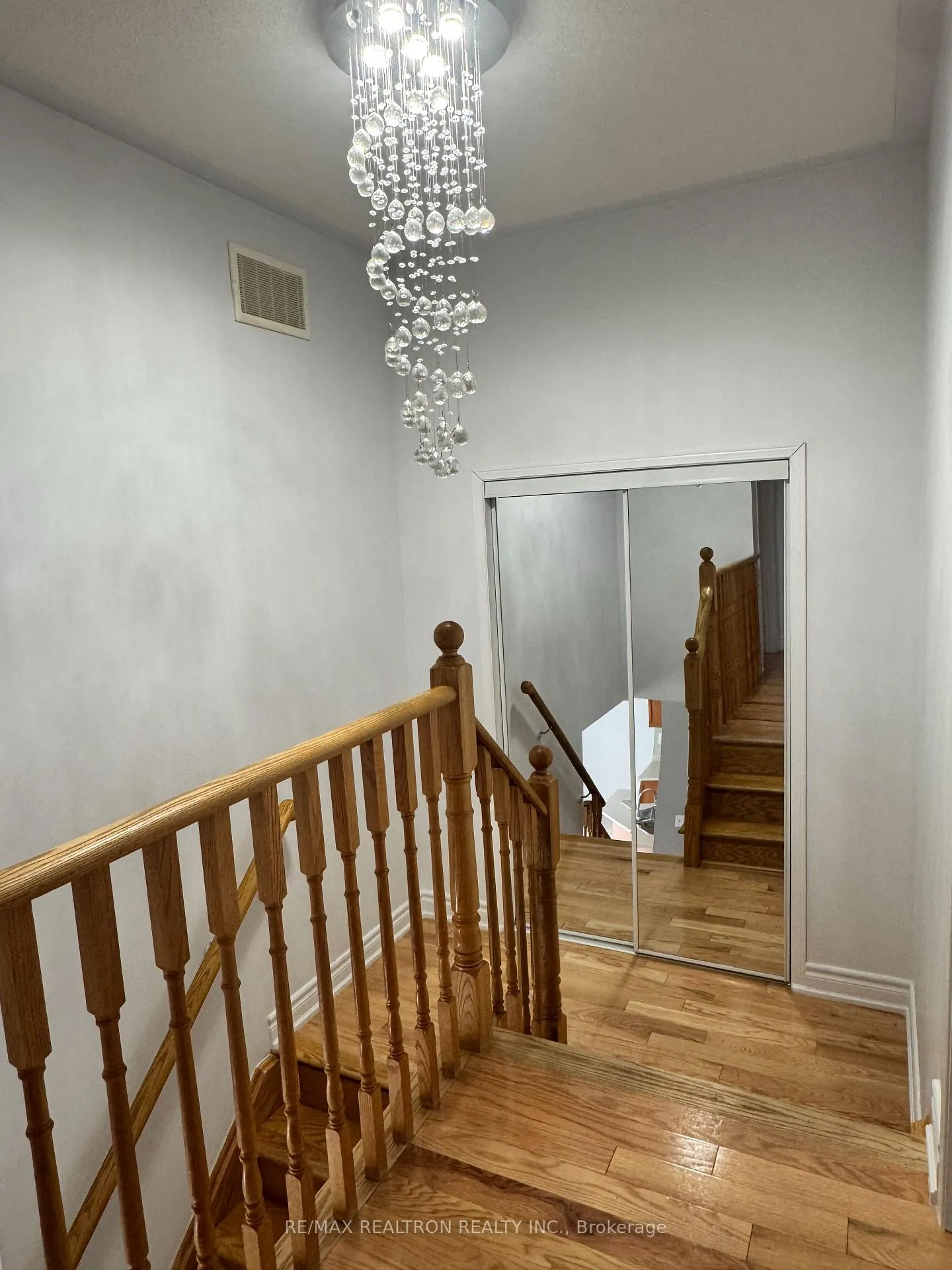 Photo 9 of 42 Appleview Road, Markham, Greensborough — HOMEH