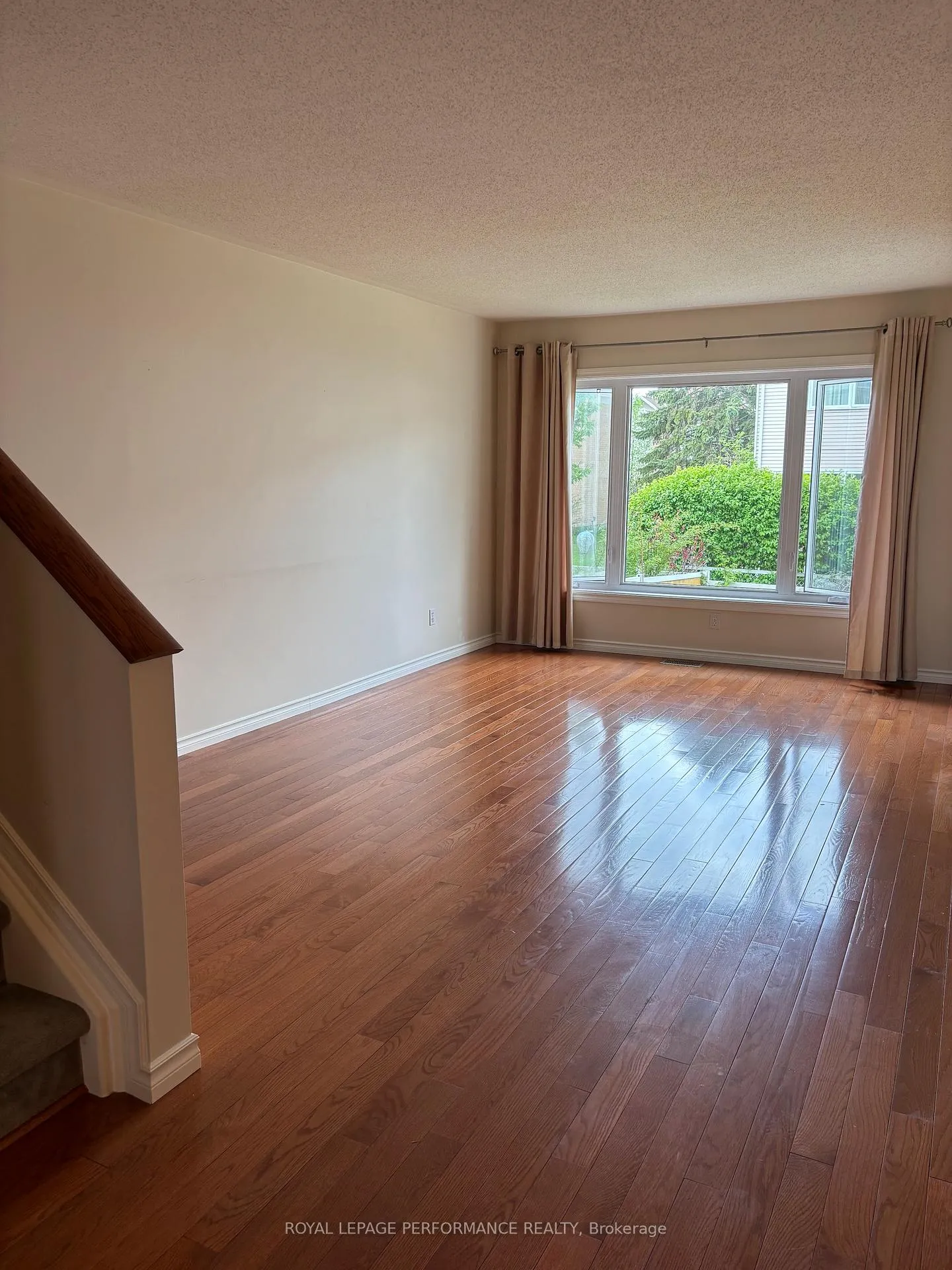 Photo 2 of Unit 6, 6183 Red Willow Drive, Ottawa, Chapel Hill — HOMEH