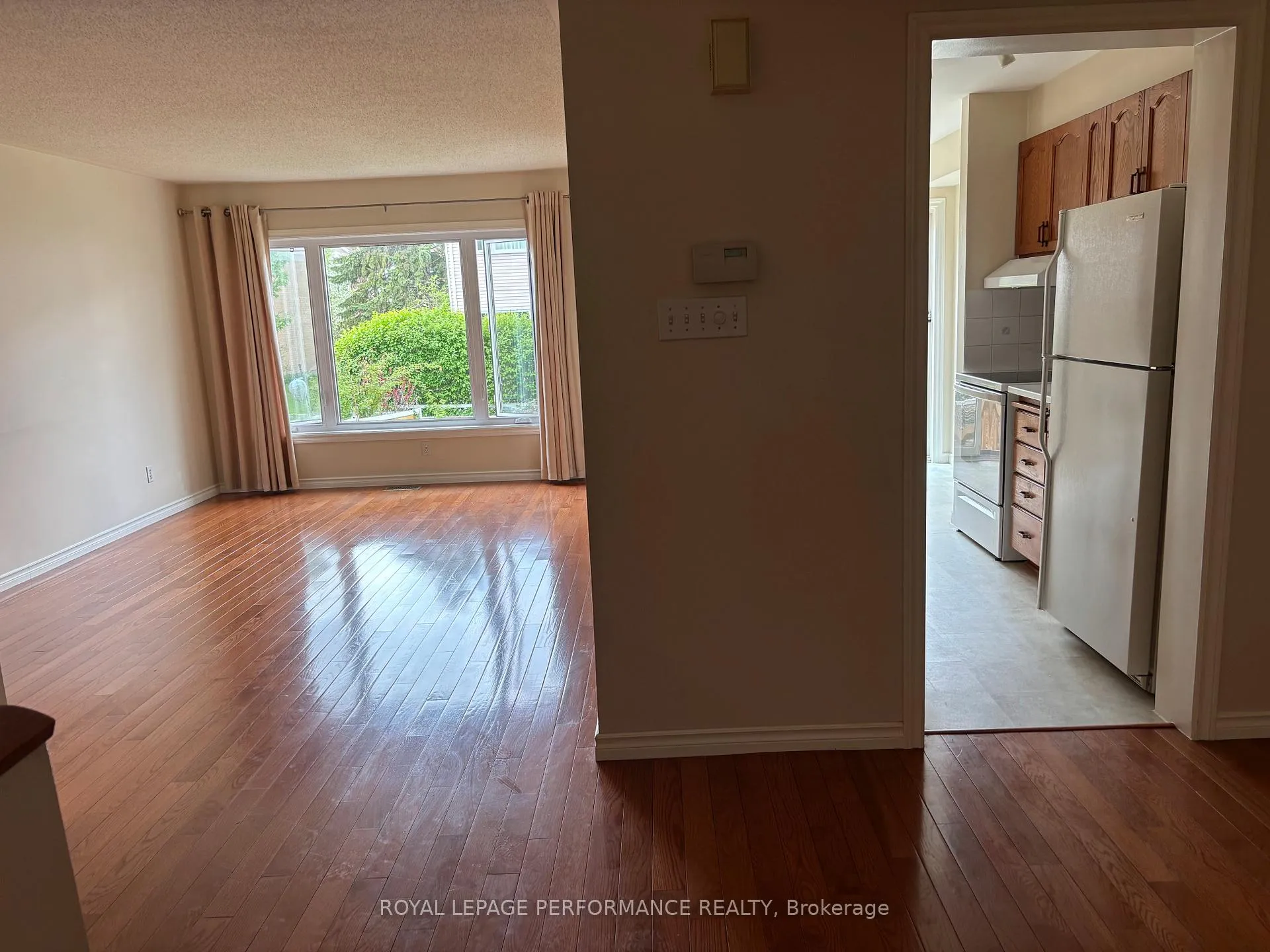 Photo 3 of Unit 6, 6183 Red Willow Drive, Ottawa, Chapel Hill — HOMEH