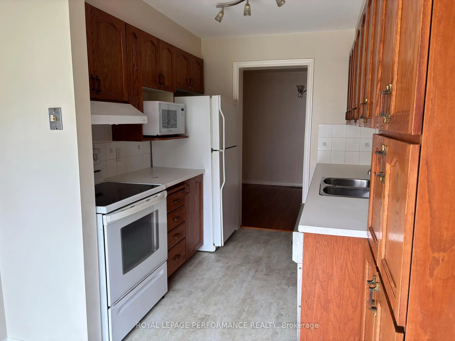 Photo 7 of Unit 6, 6183 Red Willow Drive, Ottawa, Chapel Hill — HOMEH