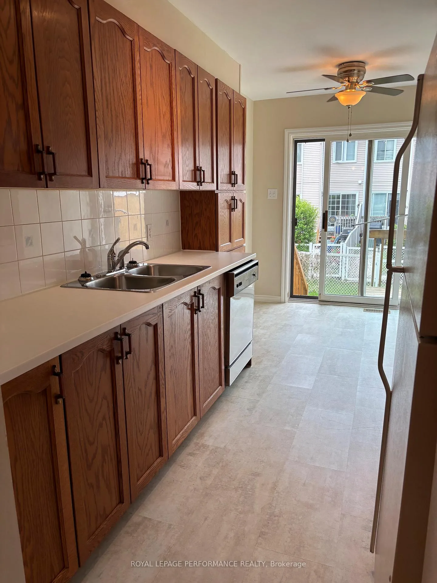 Photo 10 of Unit 6, 6183 Red Willow Drive, Ottawa, Chapel Hill — HOMEH