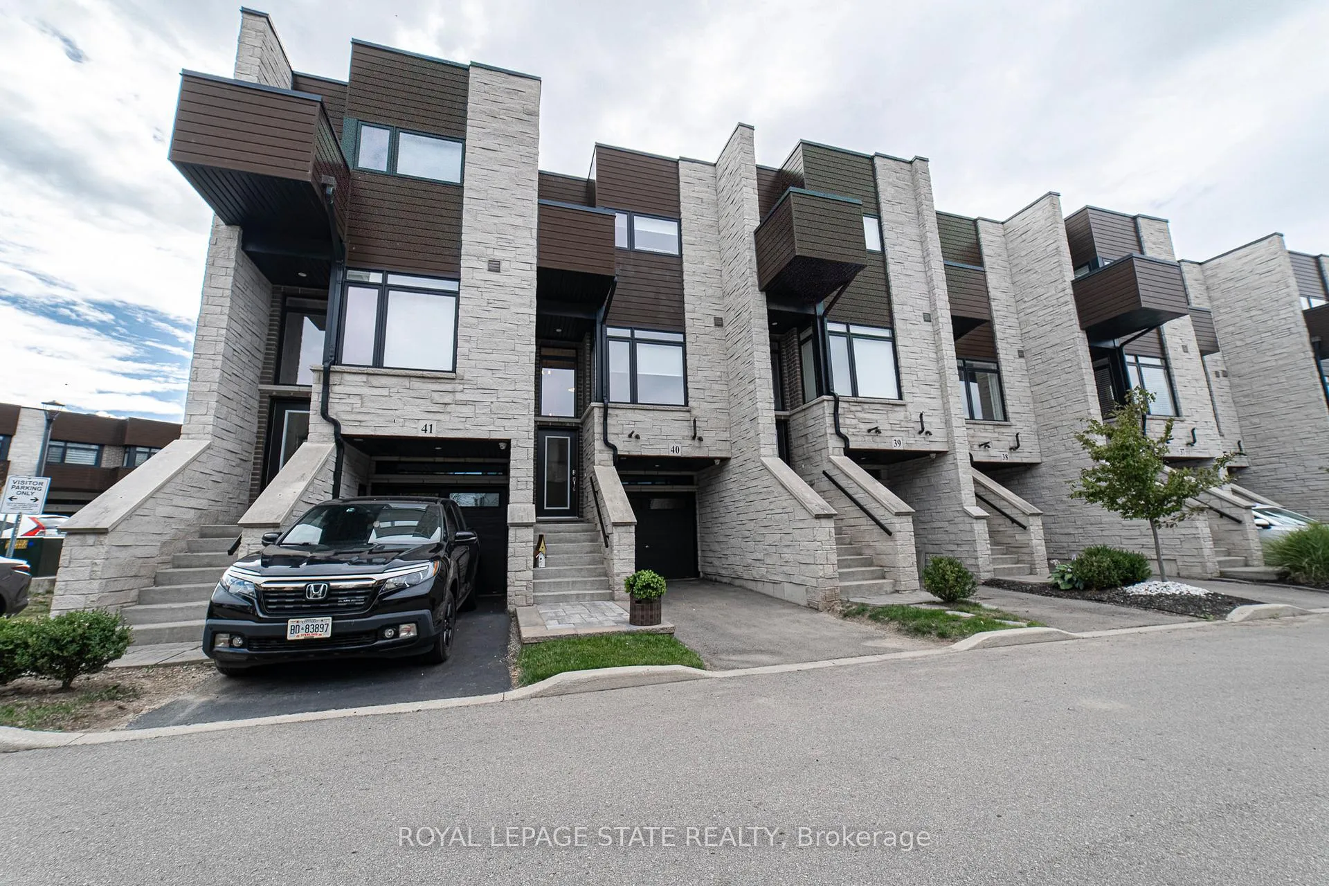Photo 1 of Unit 40, 35 Midhurst Heights, Hamilton, Stoney Creek — HOMEH