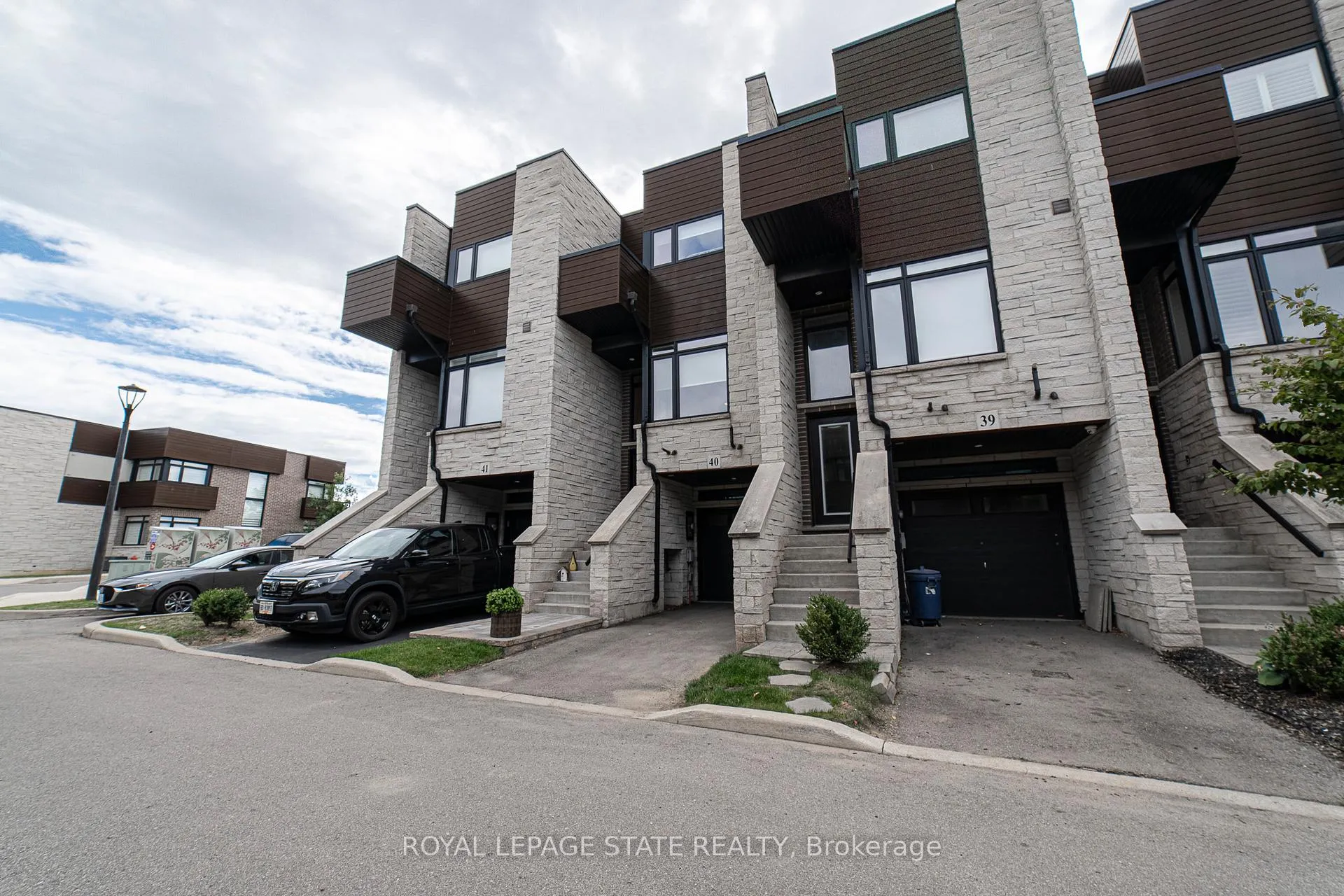 Photo 3 of Unit 40, 35 Midhurst Heights, Hamilton, Stoney Creek — HOMEH