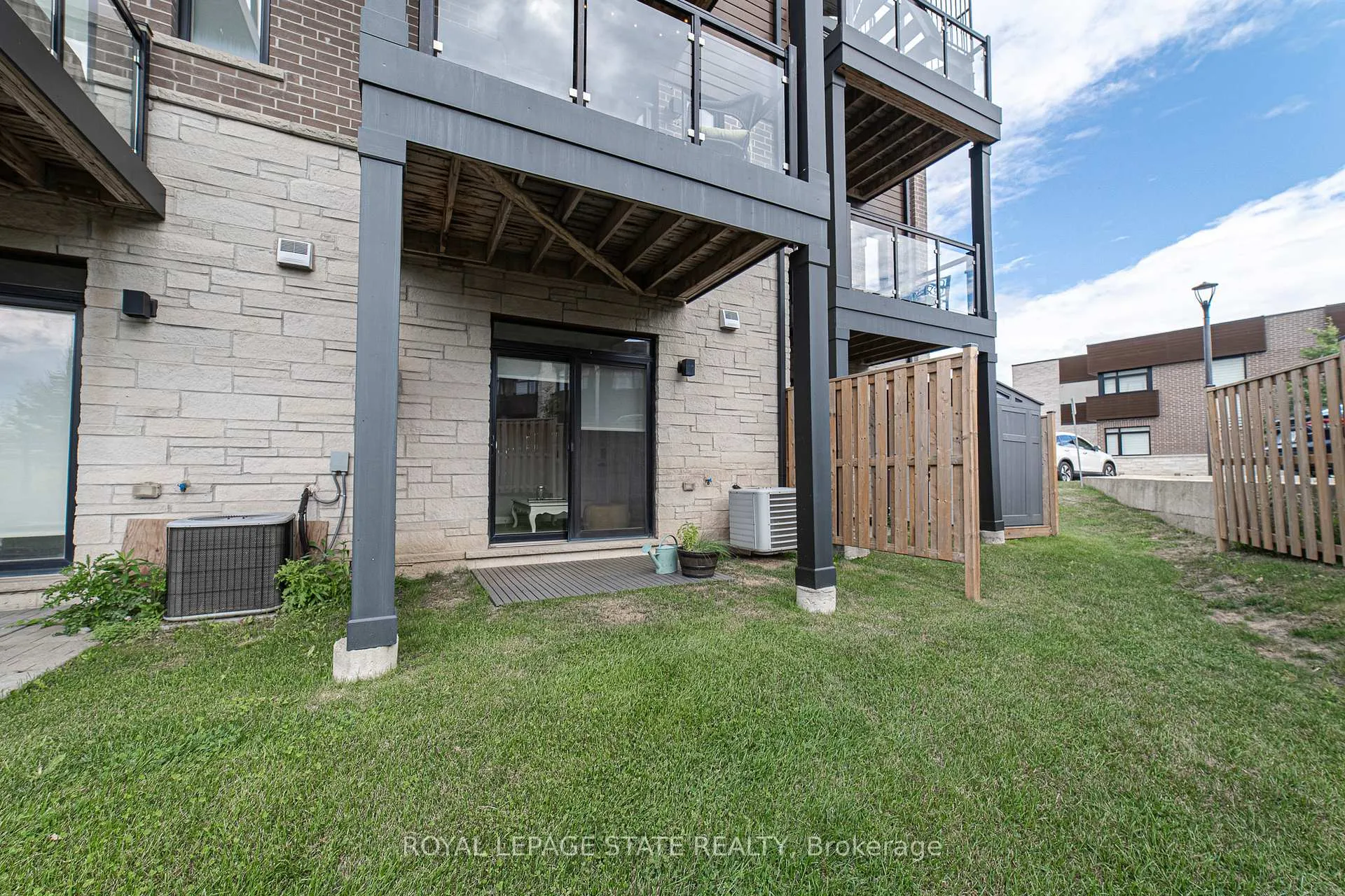 Photo 40 of Unit 40, 35 Midhurst Heights, Hamilton, Stoney Creek — HOMEH