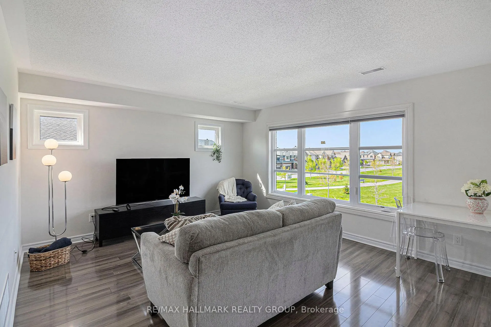 Photo 2 of Unit B, 735 Magnolia Street, Ottawa, Avalon West — HOMEH
