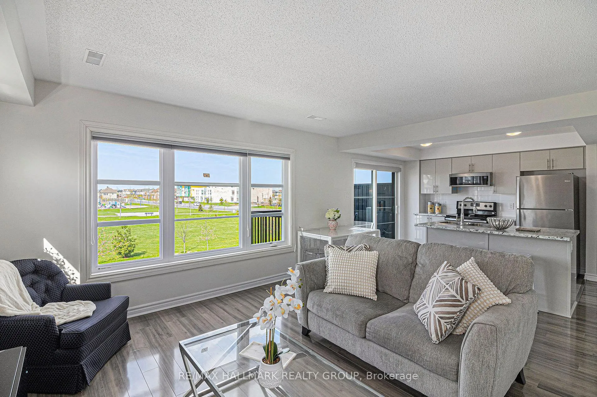 Photo 3 of Unit B, 735 Magnolia Street, Ottawa, Avalon West — HOMEH