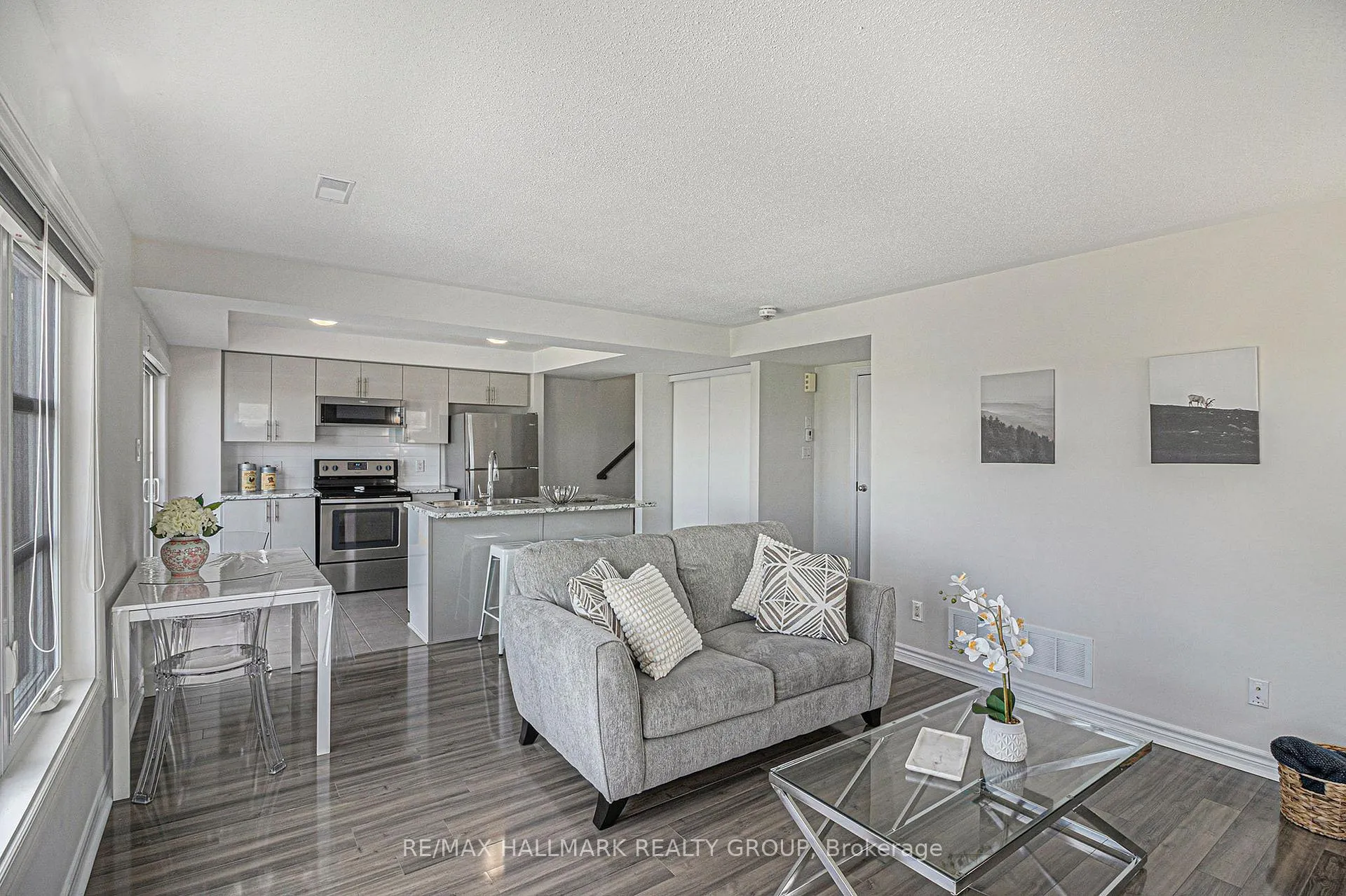 Photo 4 of Unit B, 735 Magnolia Street, Ottawa, Avalon West — HOMEH