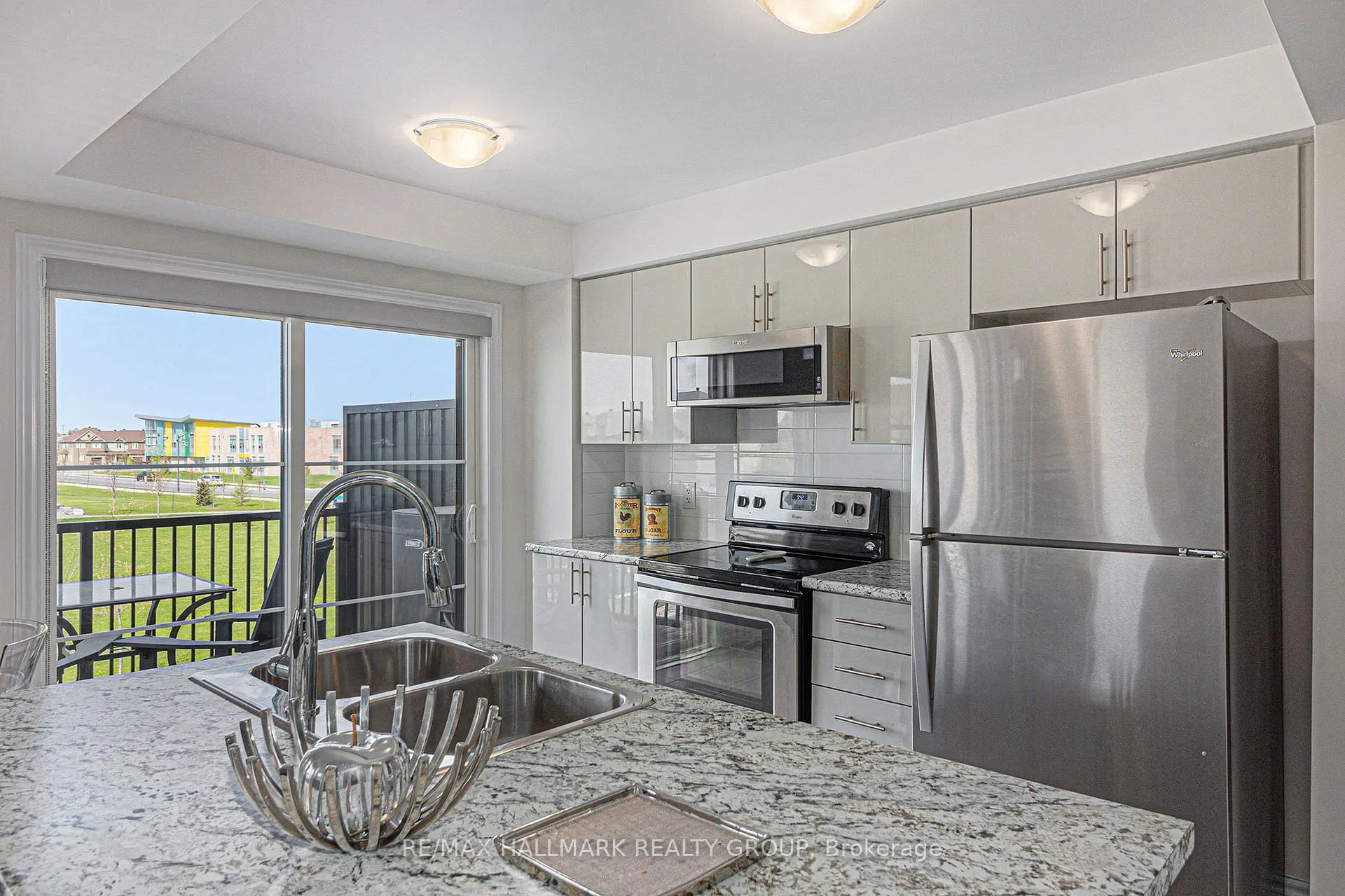 Photo 6 of Unit B, 735 Magnolia Street, Ottawa, Avalon West — HOMEH