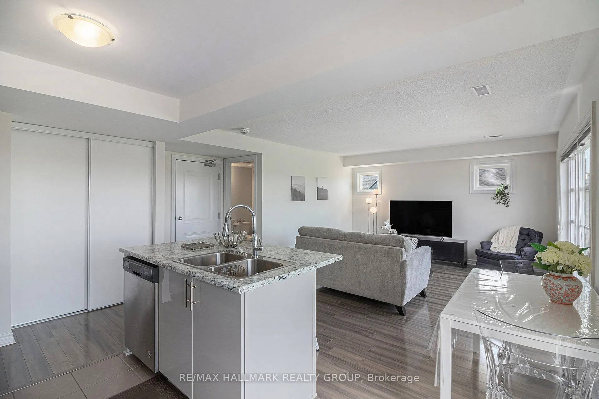 Photo 7 of Unit B, 735 Magnolia Street, Ottawa, Avalon West — HOMEH