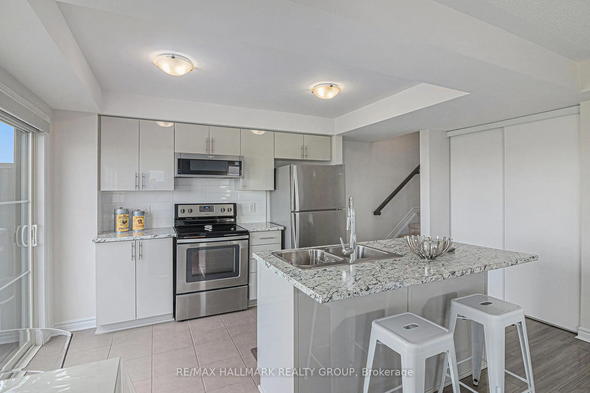 Photo 9 of Unit B, 735 Magnolia Street, Ottawa, Avalon West — HOMEH