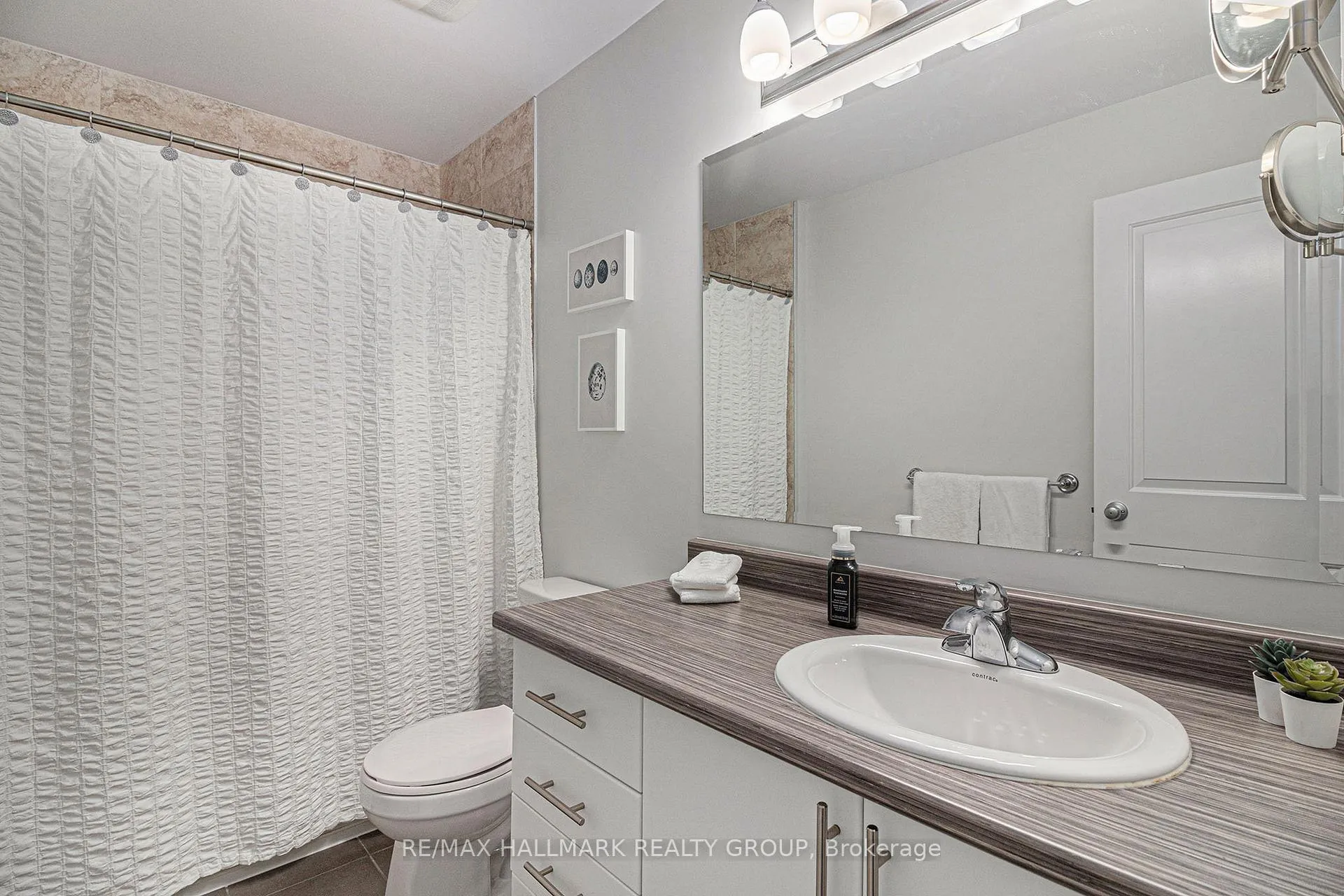 Photo 13 of Unit B, 735 Magnolia Street, Ottawa, Avalon West — HOMEH