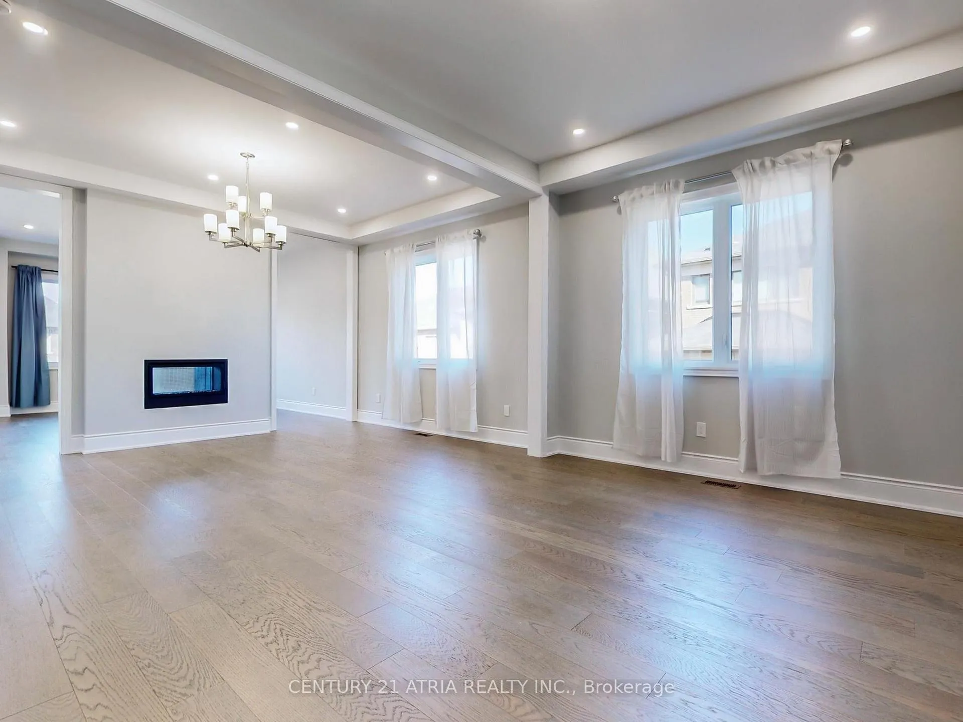 Photo 5 of 233 Conklin Crescent, Aurora, Rural Aurora — HOMEH