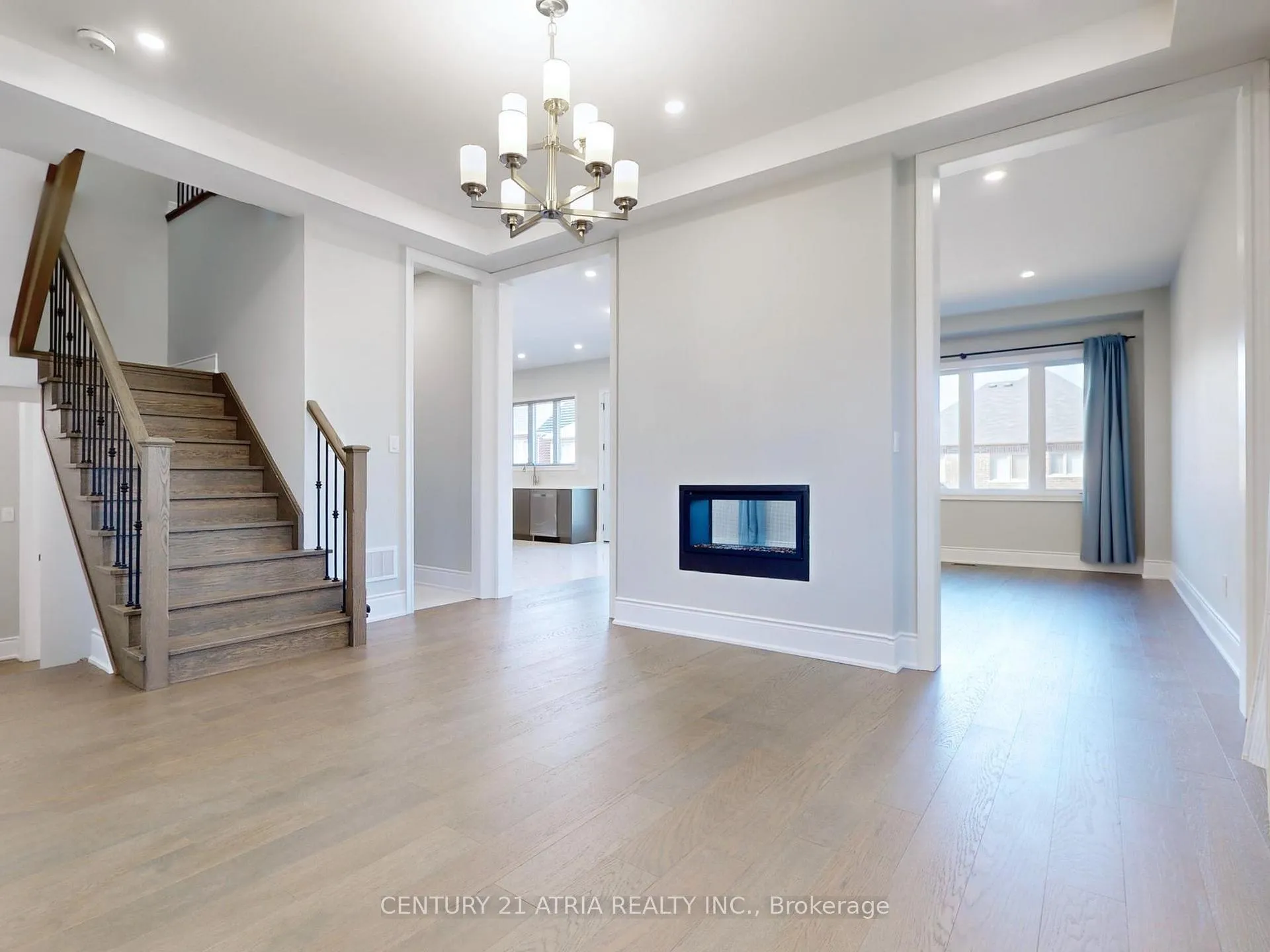 Photo 7 of 233 Conklin Crescent, Aurora, Rural Aurora — HOMEH