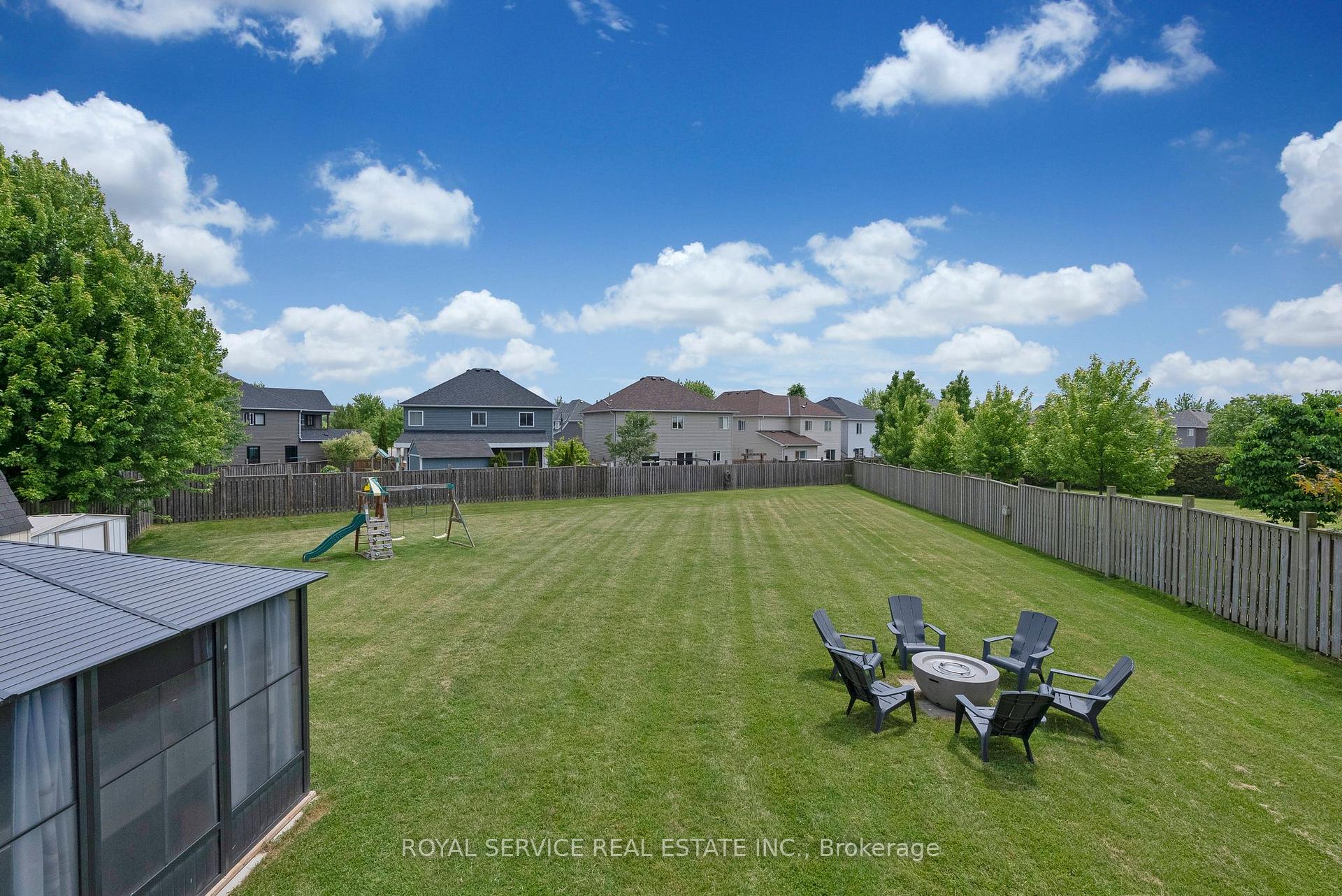Photo 2 of 35 Alldread Crescent, Clarington, Newcastle — HOMEH