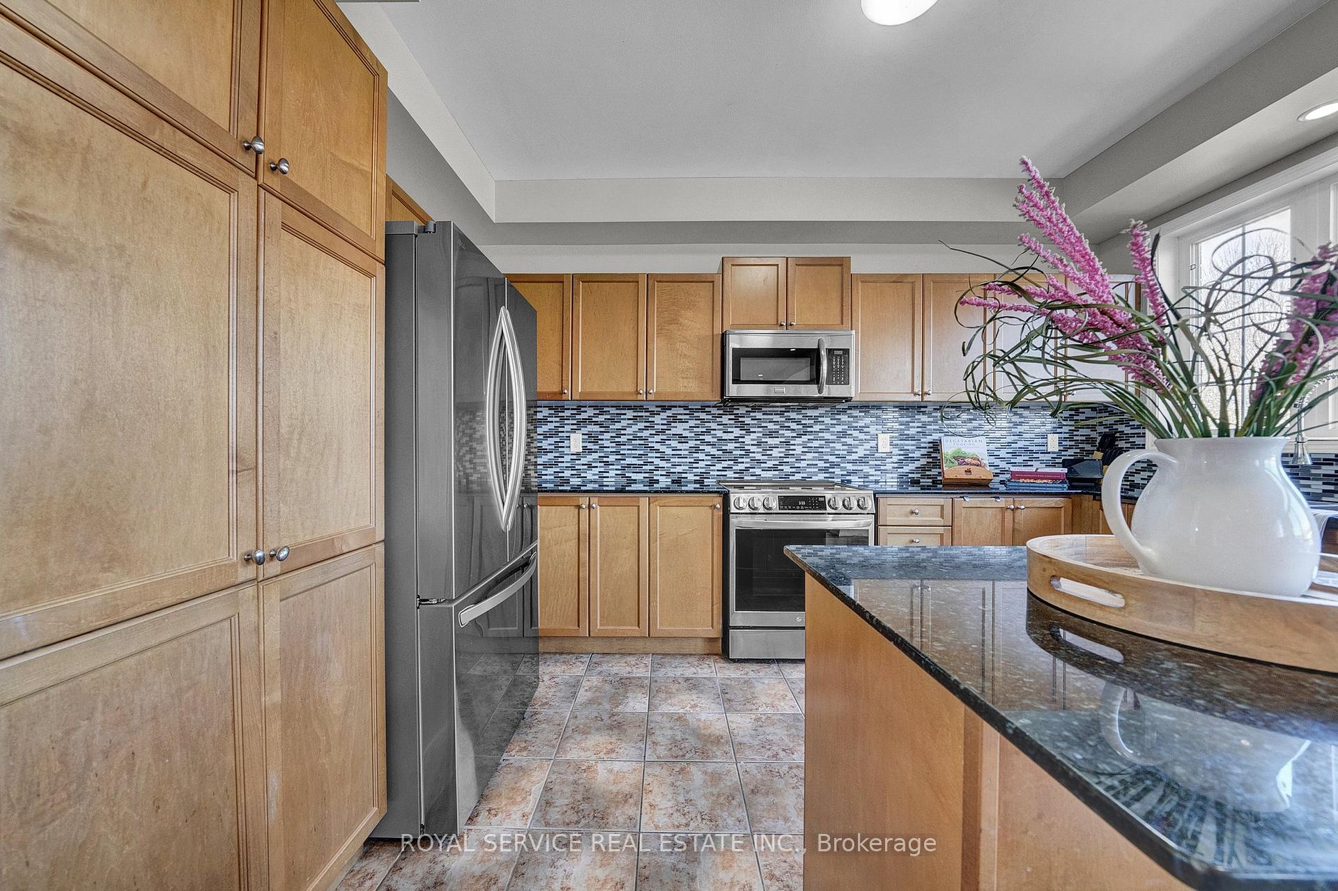 Photo 7 of 35 Alldread Crescent, Clarington, Newcastle — HOMEH
