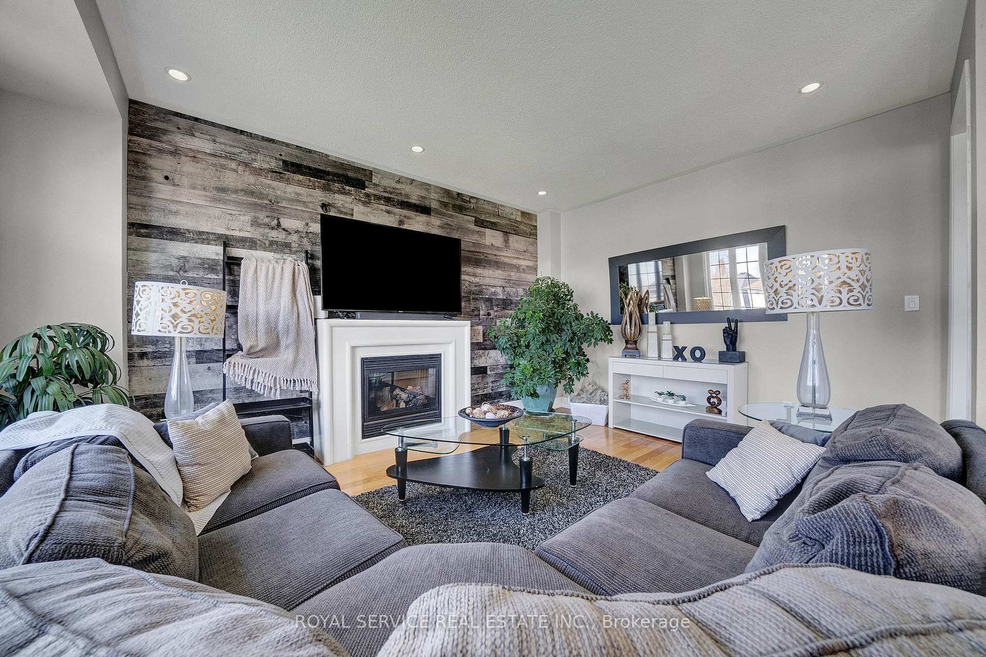 Photo 15 of 35 Alldread Crescent, Clarington, Newcastle — HOMEH