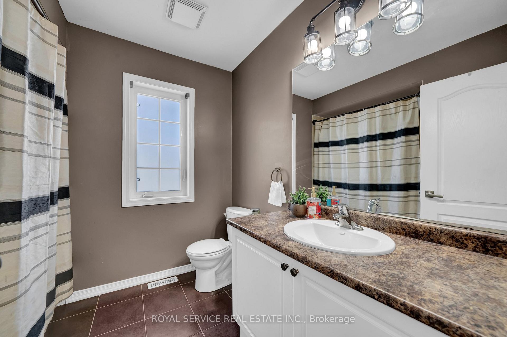 Photo 25 of 35 Alldread Crescent, Clarington, Newcastle — HOMEH