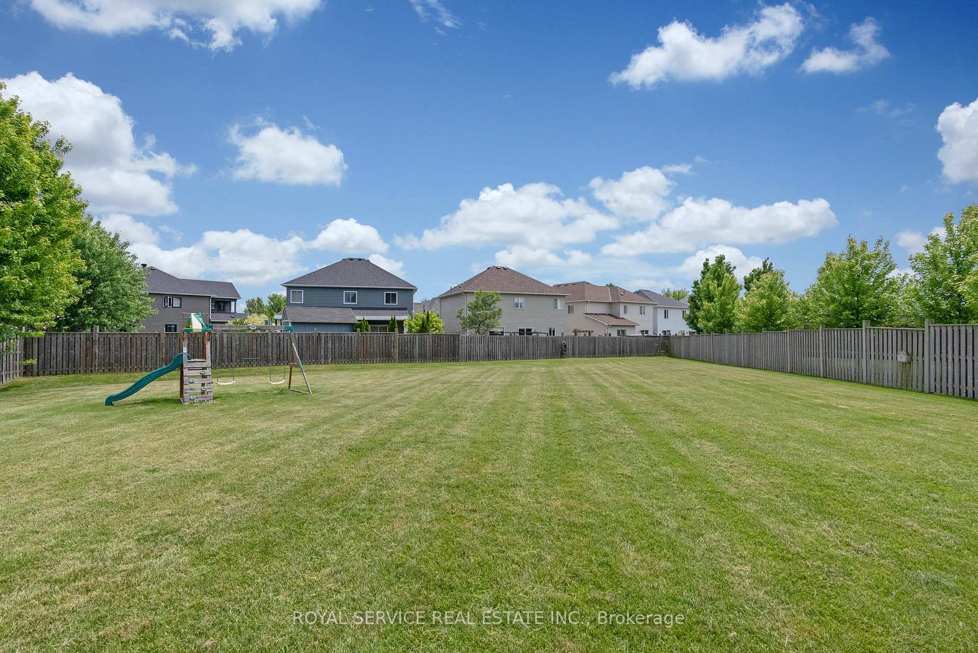 Photo 40 of 35 Alldread Crescent, Clarington, Newcastle — HOMEH