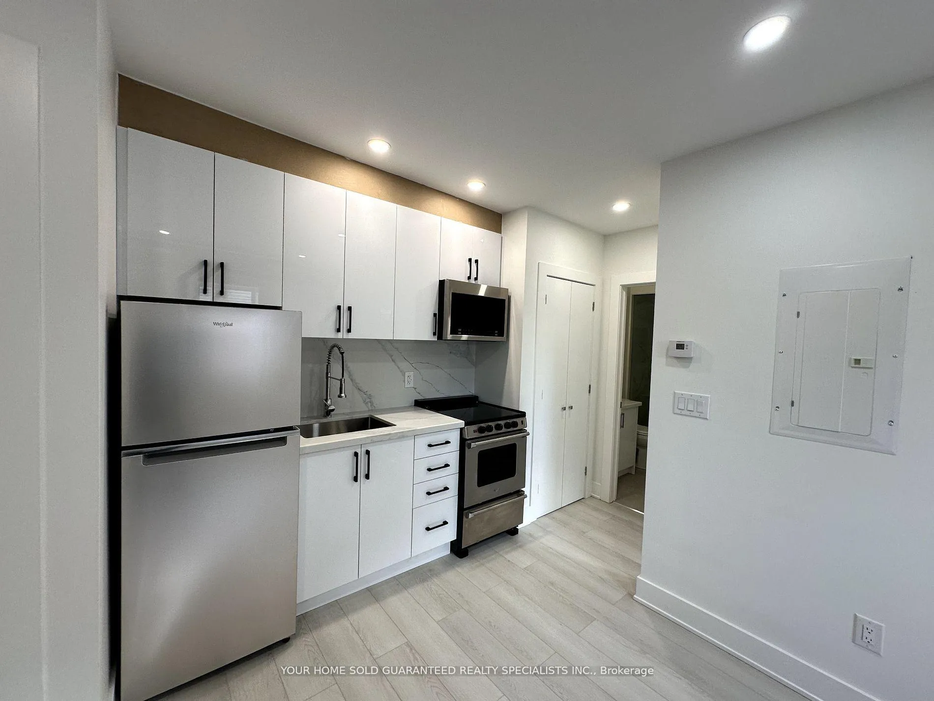 Photo 3 of Unit B, 41 Mosley Street, Aurora, Aurora Village — HOMEH