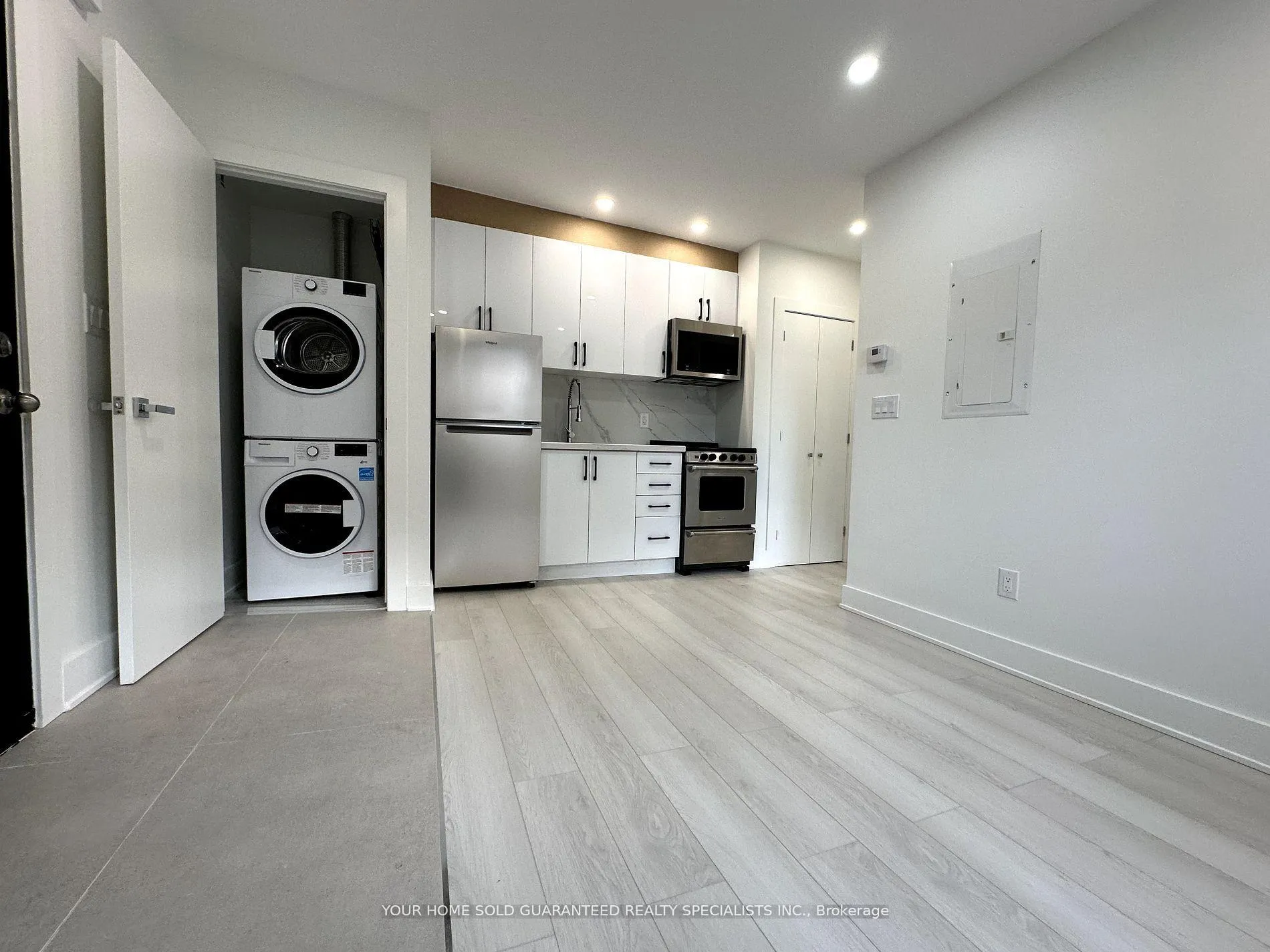 Photo 4 of Unit B, 41 Mosley Street, Aurora, Aurora Village — HOMEH