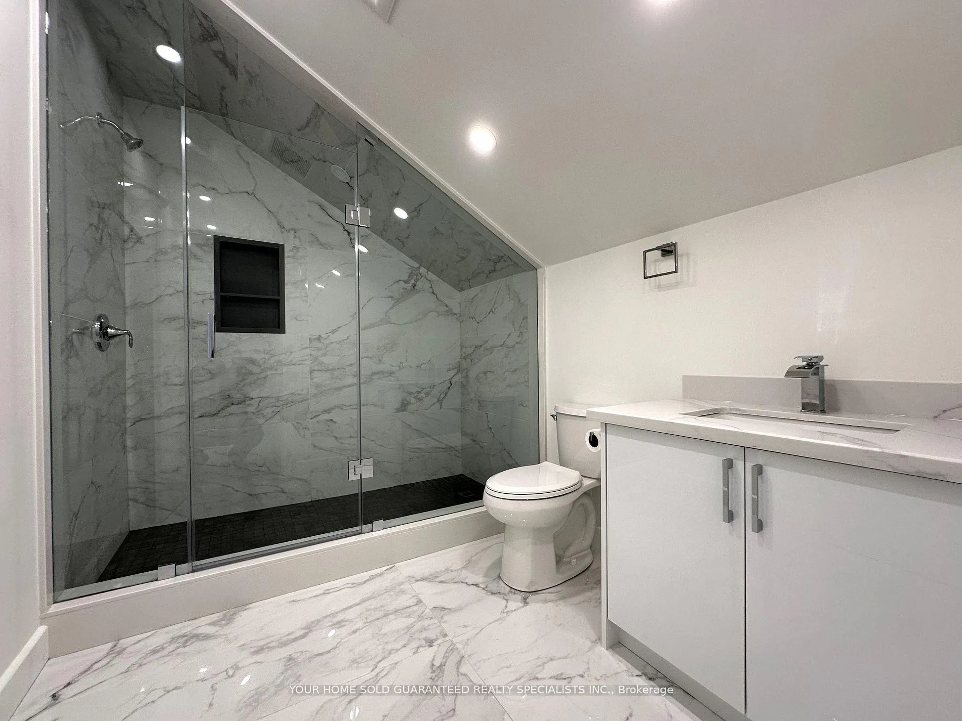 Photo 4 of Unit C, 41 Mosley Street, Aurora, Aurora Village — HOMEH