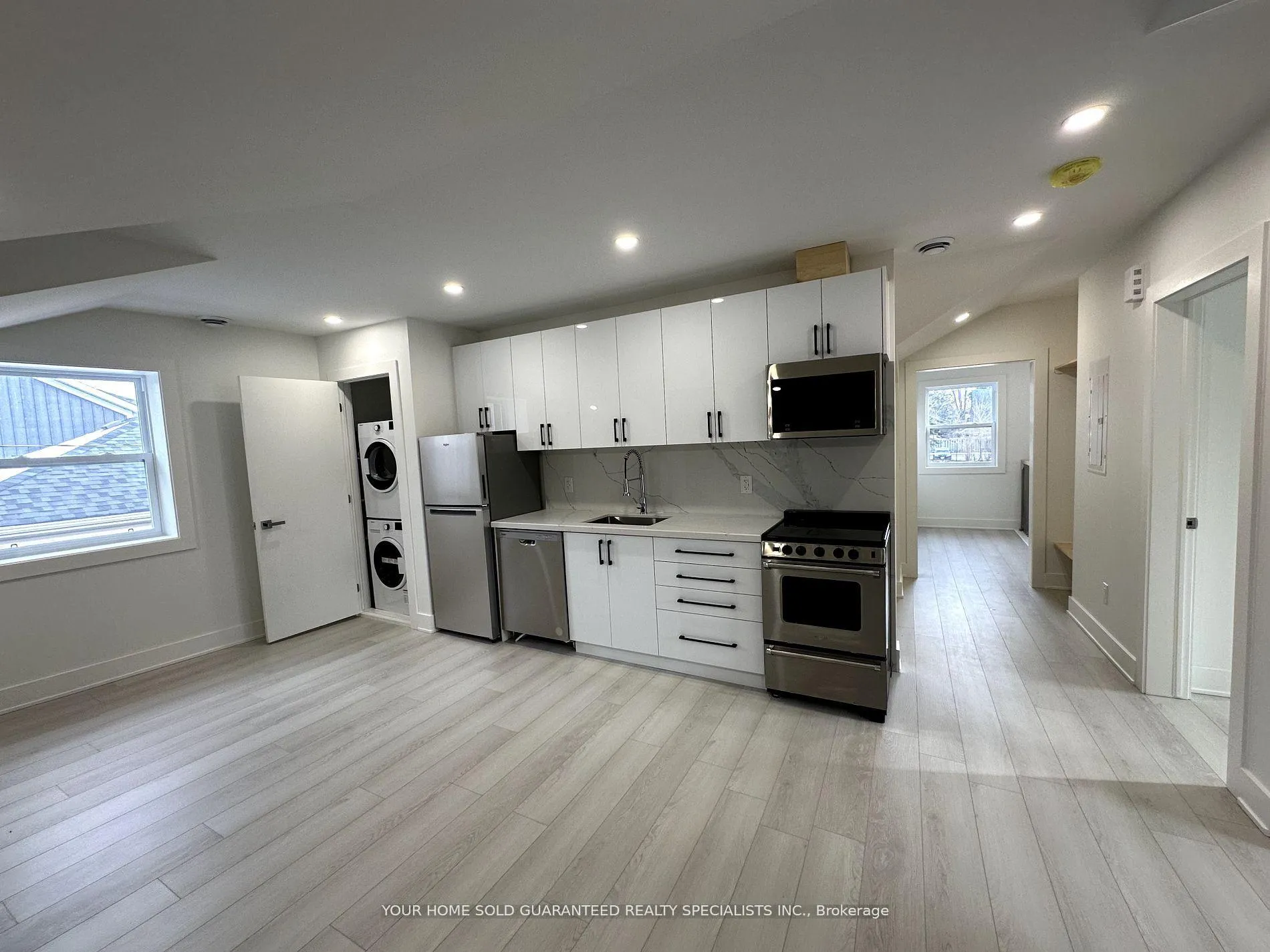 Photo 5 of Unit C, 41 Mosley Street, Aurora, Aurora Village — HOMEH