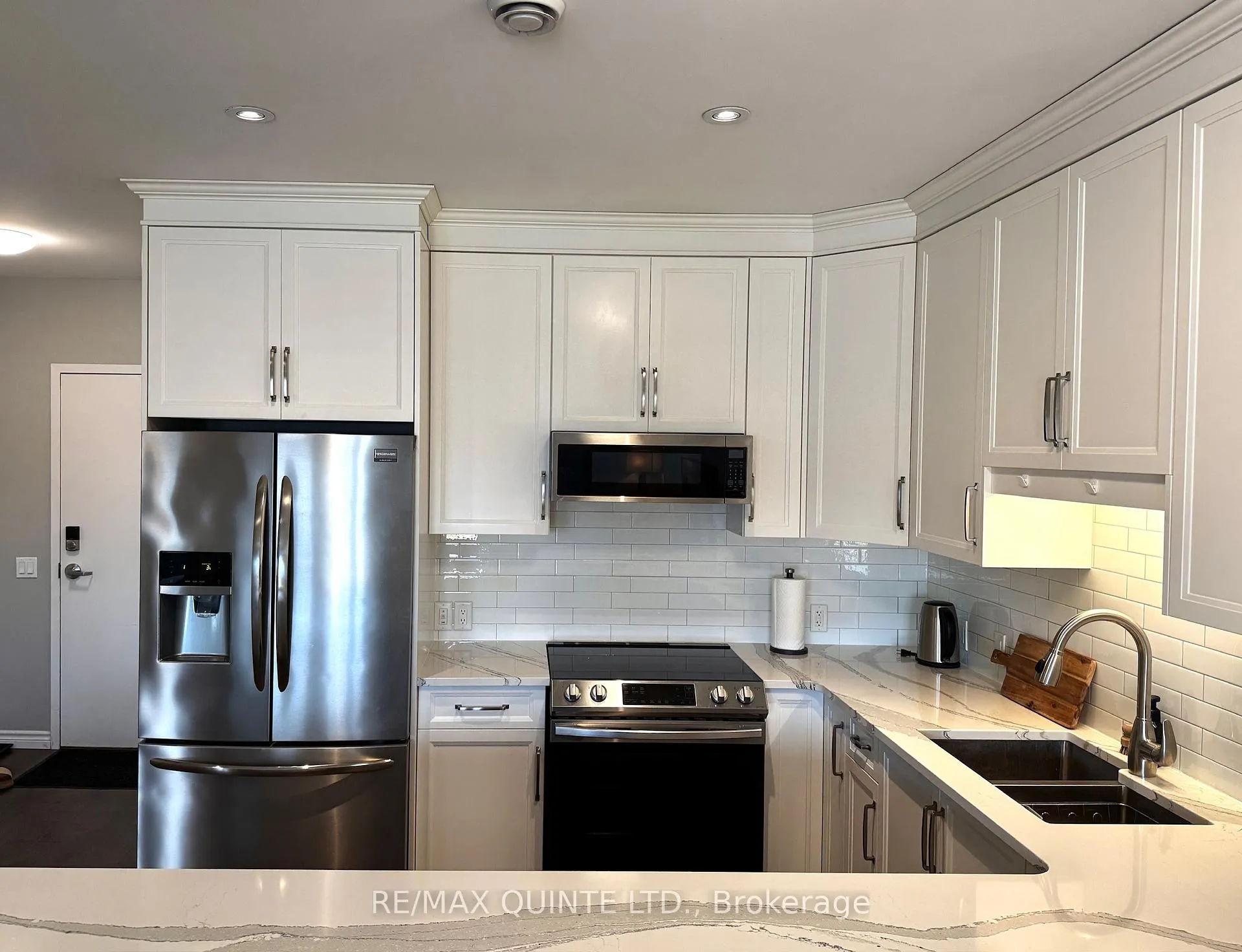 Photo 6 of Unit 401, 199 Front Street, Belleville, Belleville Ward — HOMEH