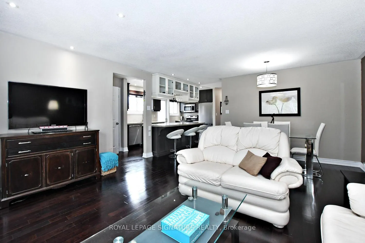 Photo 4 of Unit Main, 63 Jasper Drive, Aurora, Aurora Heights — HOMEH