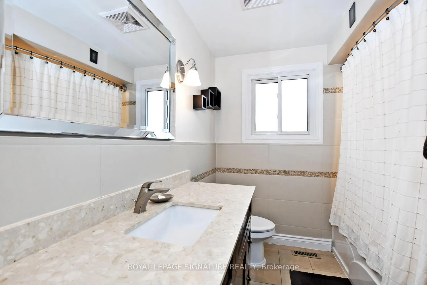 Photo 15 of Unit Main, 63 Jasper Drive, Aurora, Aurora Heights — HOMEH