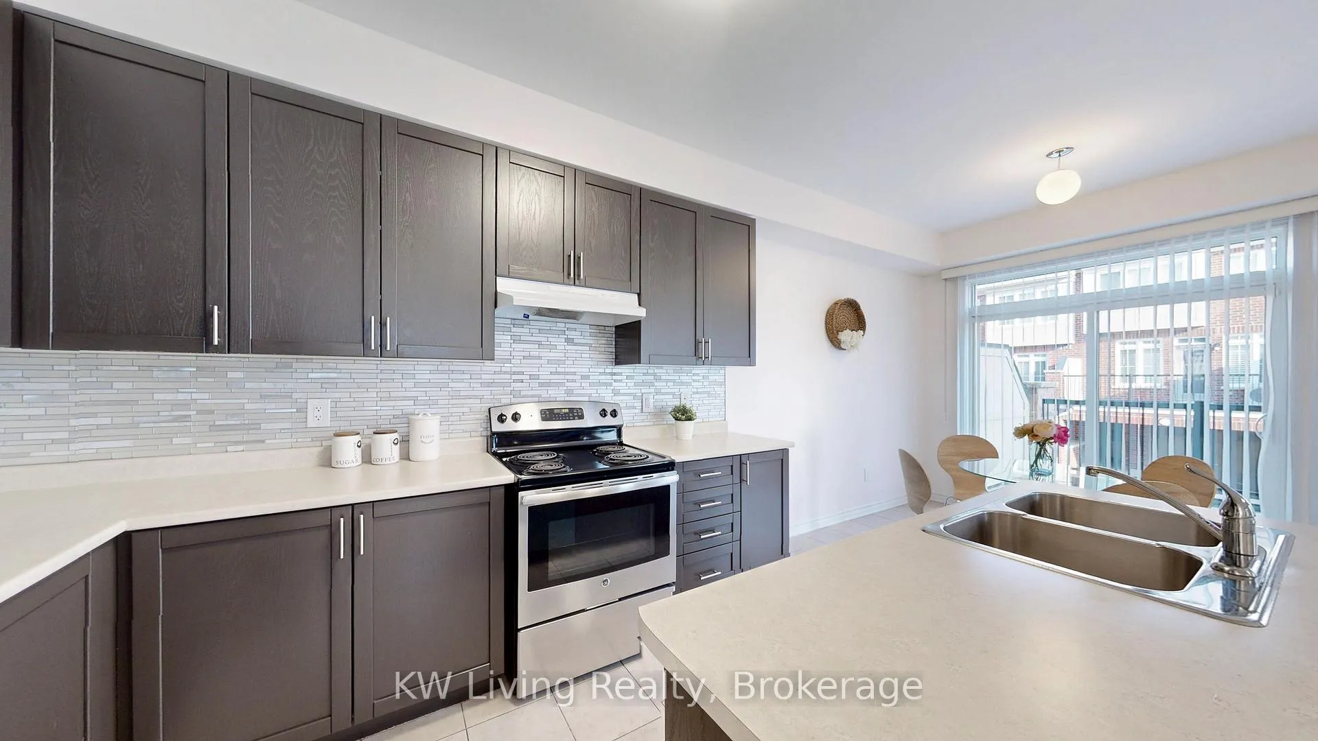 Photo 5 of 37 Rougeview Park Crescent, Markham, Greensborough — HOMEH