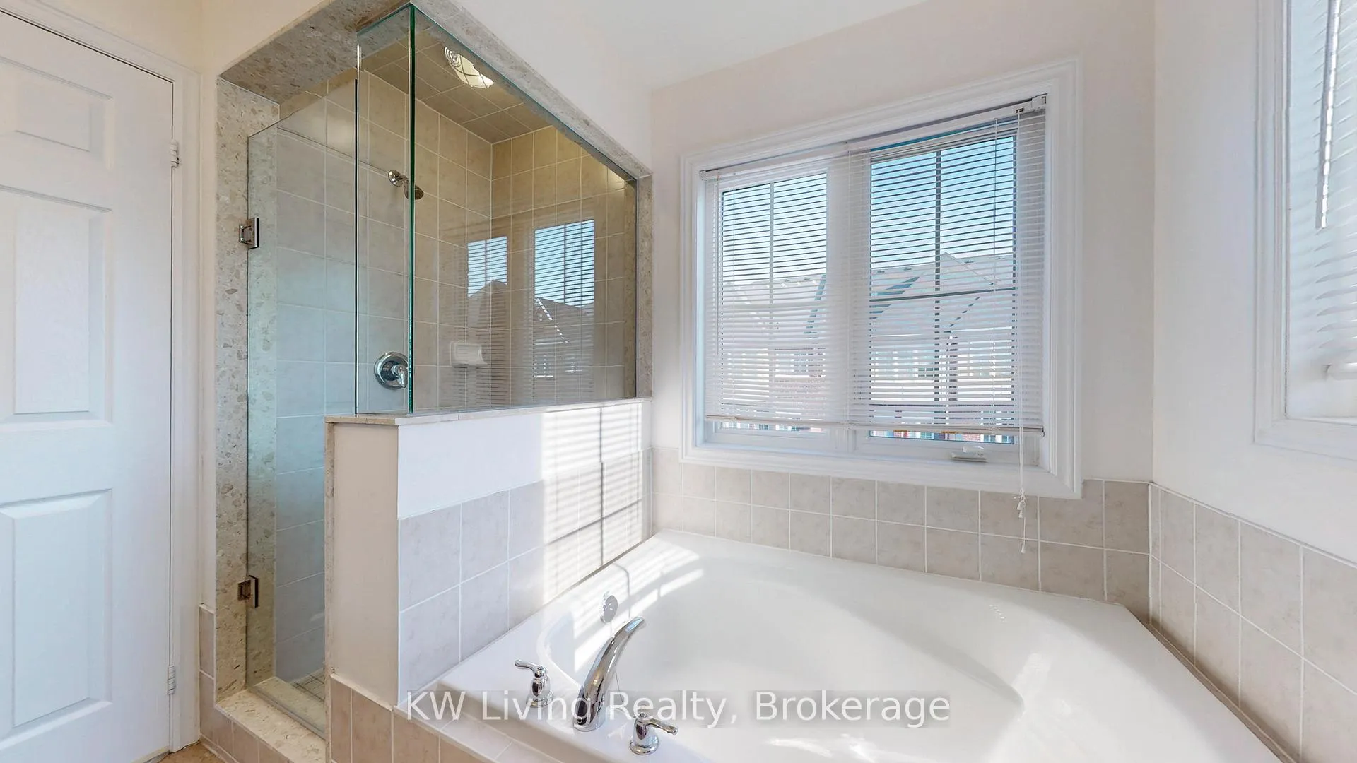 Photo 17 of 37 Rougeview Park Crescent, Markham, Greensborough — HOMEH