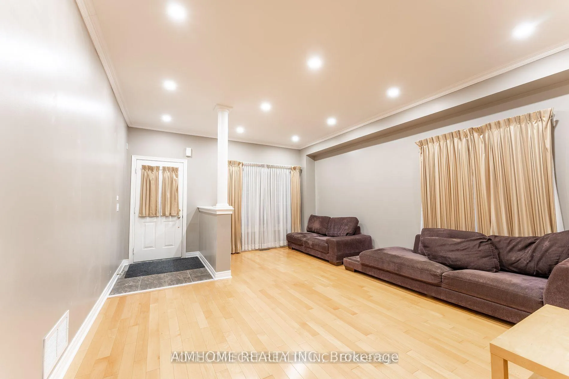 Photo 3 of 11 Sunburst Crescent, Markham, Greensborough — HOMEH