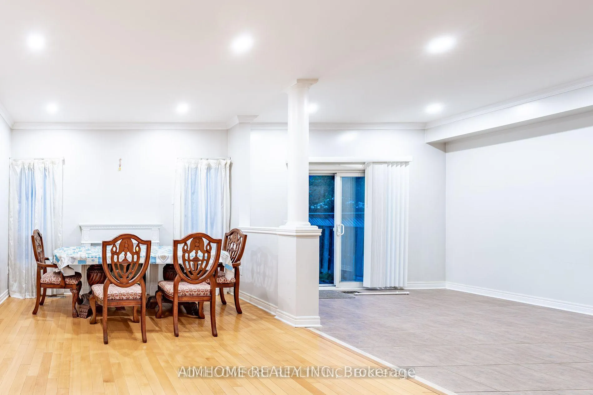 Photo 4 of 11 Sunburst Crescent, Markham, Greensborough — HOMEH