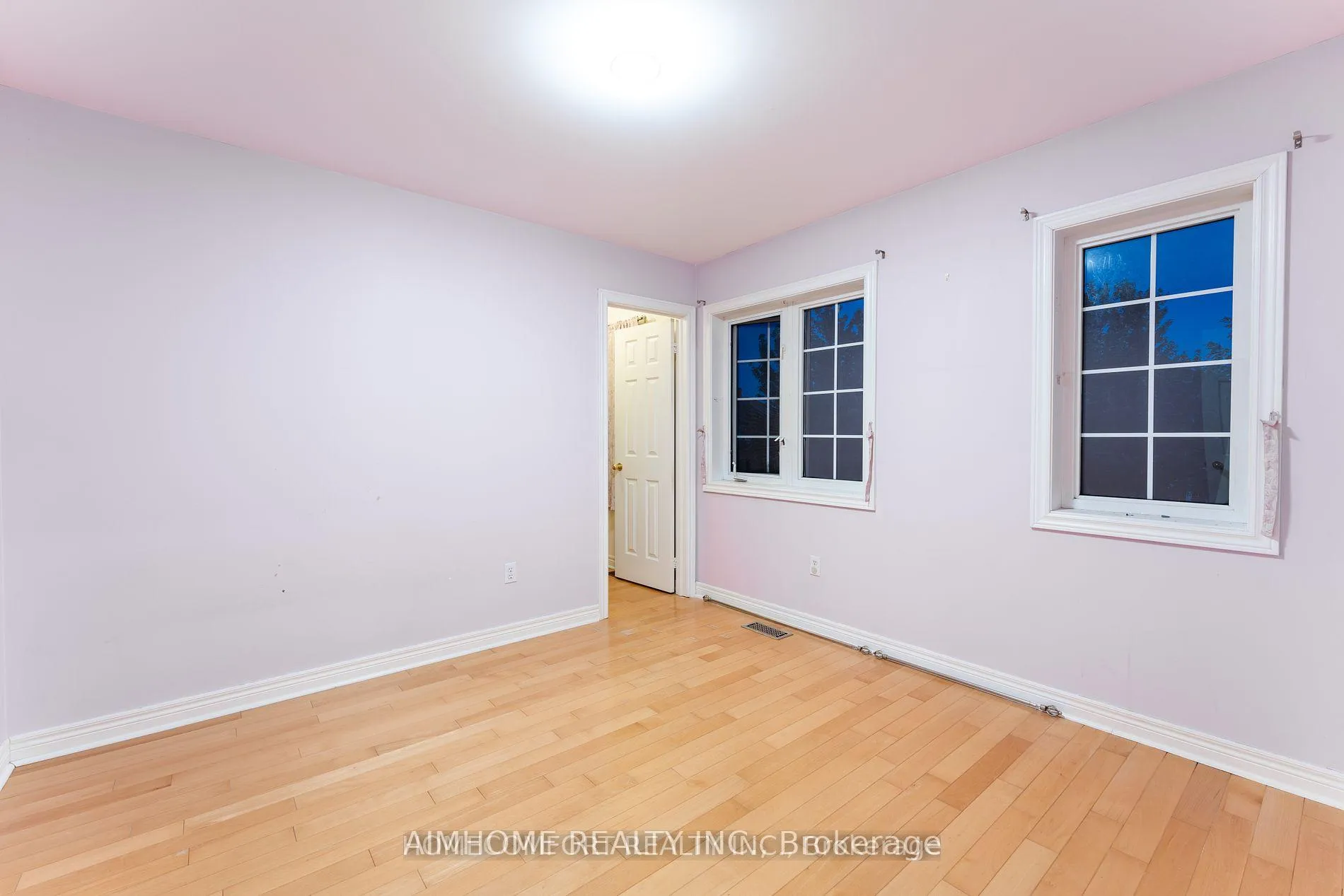 Photo 5 of 11 Sunburst Crescent, Markham, Greensborough — HOMEH