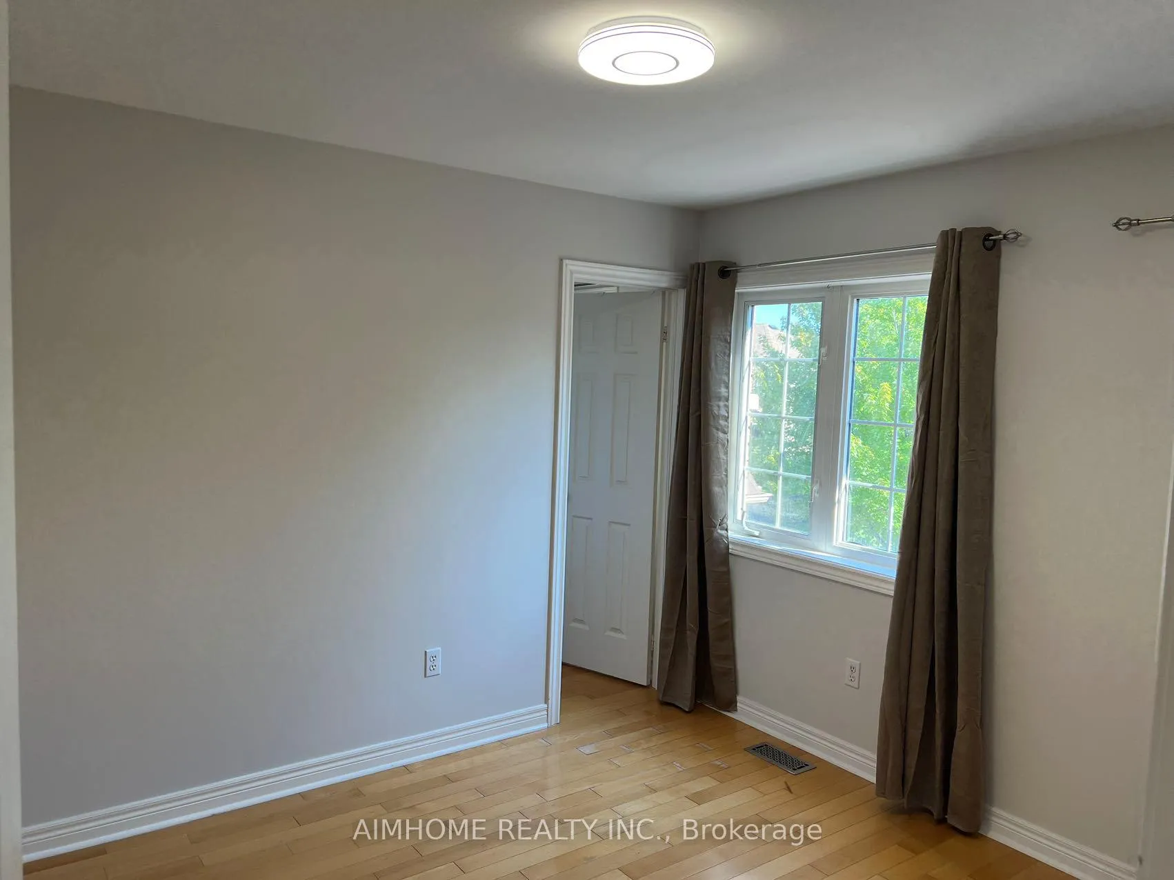 Photo 7 of 11 Sunburst Crescent, Markham, Greensborough — HOMEH