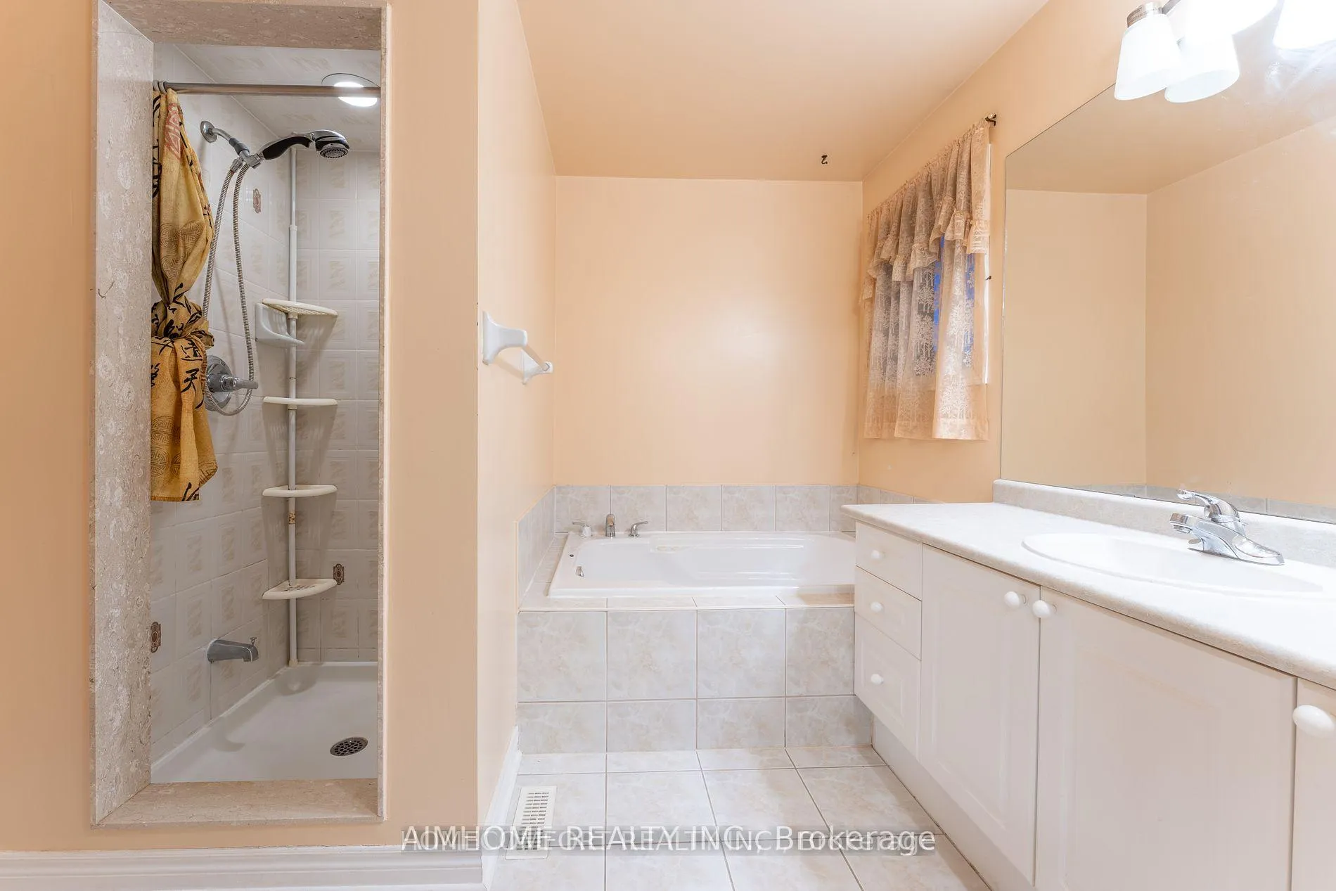Photo 15 of 11 Sunburst Crescent, Markham, Greensborough — HOMEH