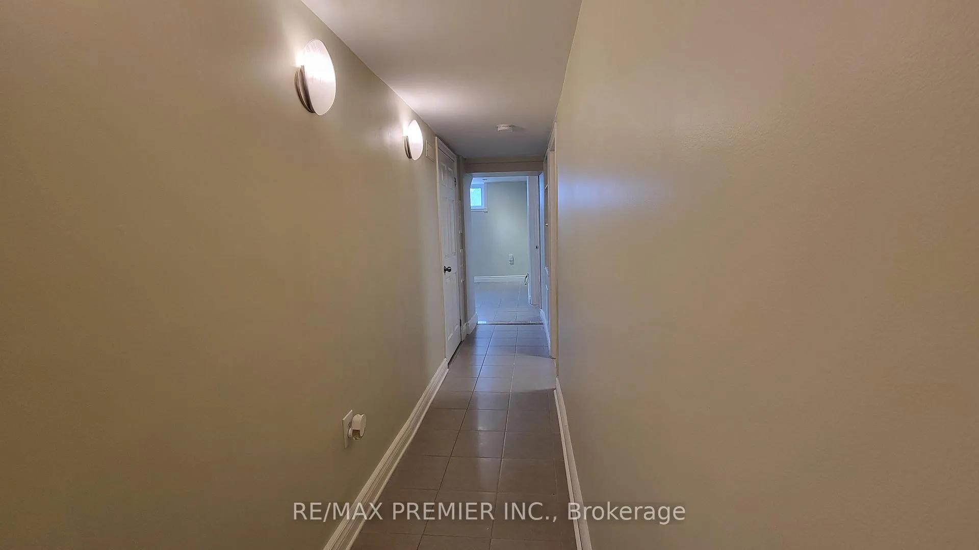 Photo 8 of Unit Bsmnt, 8 Laurentide Avenue, Aurora, Aurora Heights — HOMEH