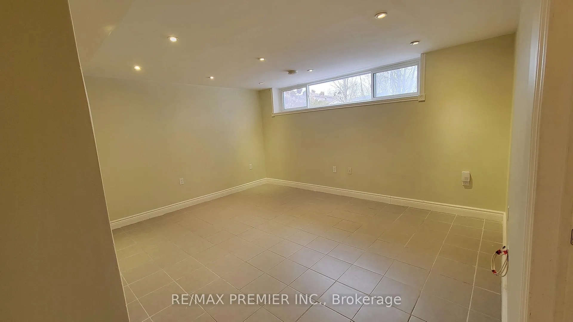 Photo 9 of Unit Bsmnt, 8 Laurentide Avenue, Aurora, Aurora Heights — HOMEH