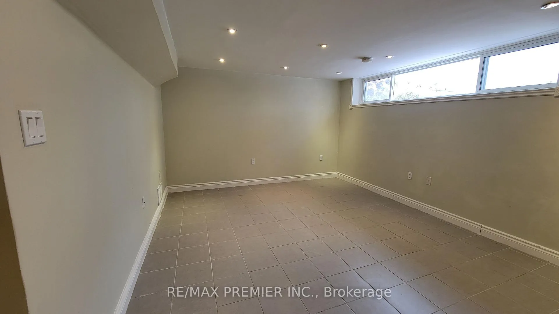Photo 10 of Unit Bsmnt, 8 Laurentide Avenue, Aurora, Aurora Heights — HOMEH