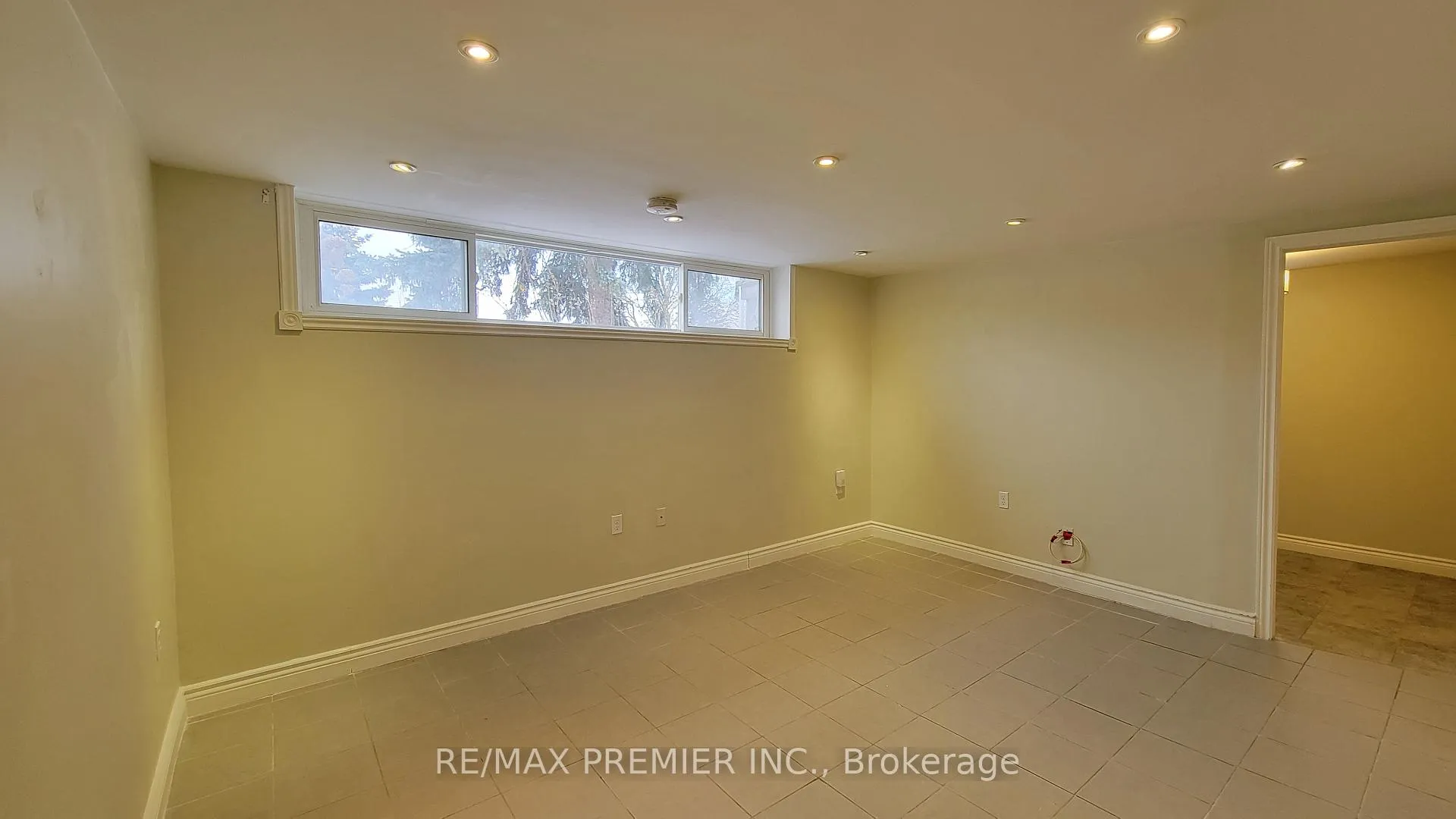 Photo 11 of Unit Bsmnt, 8 Laurentide Avenue, Aurora, Aurora Heights — HOMEH
