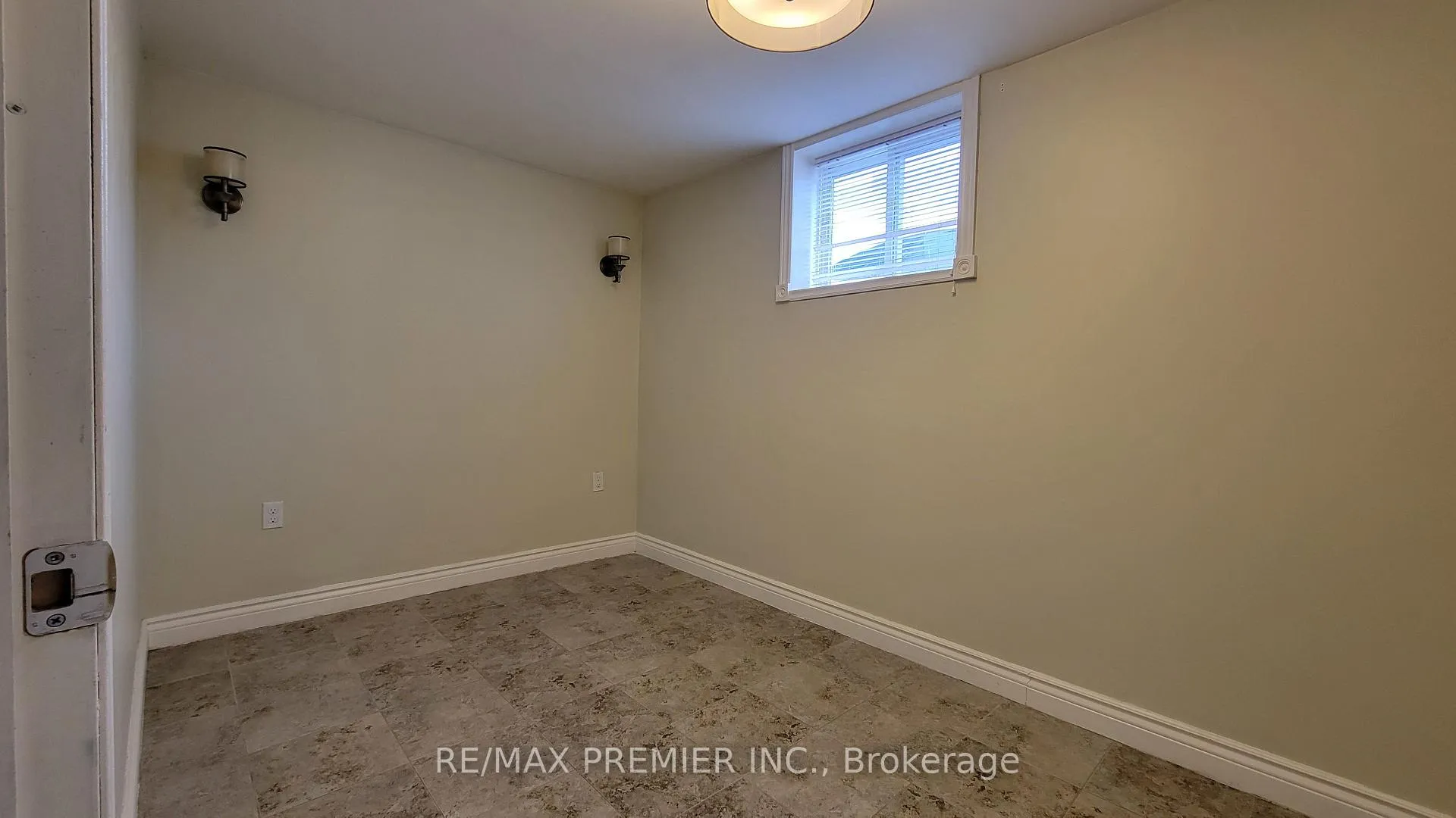 Photo 12 of Unit Bsmnt, 8 Laurentide Avenue, Aurora, Aurora Heights — HOMEH